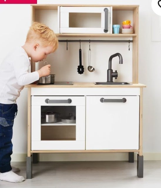 Play kitchen,
