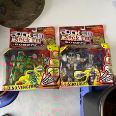 Rock ‘em sock ‘em’ robots
