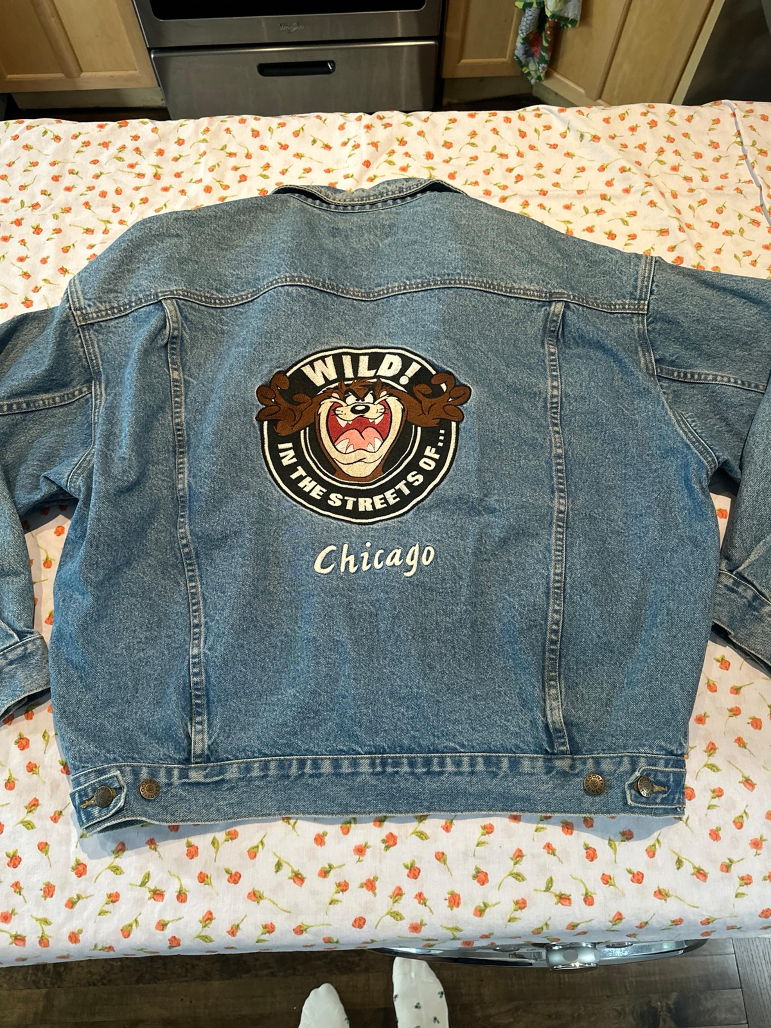 vintage warner brothers studio store chicago men’s Denim Jacket size XL