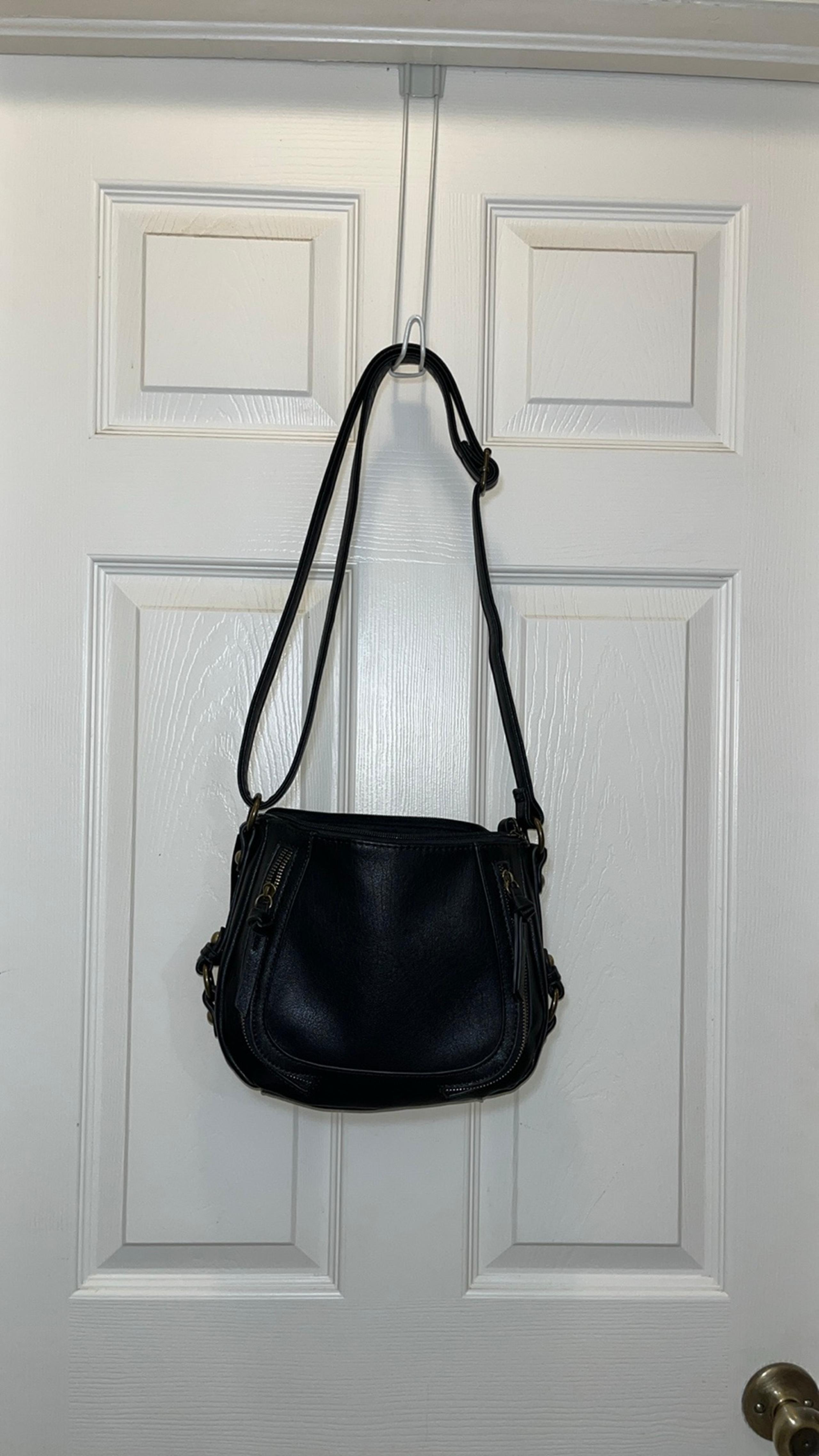 Bueno Collection  black Leather purse