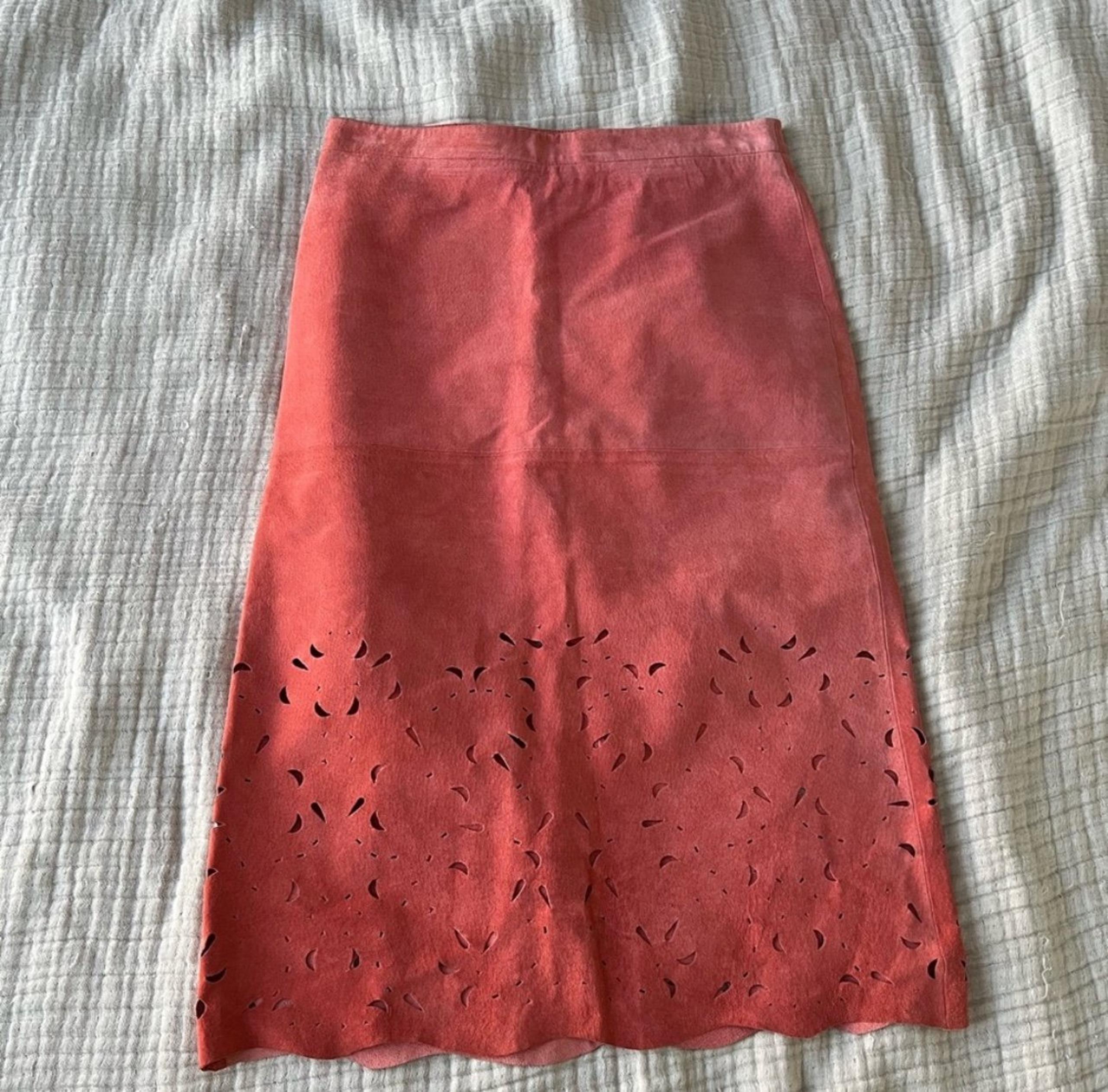 Vintage BCBG MaxAzria suede skirt coral pink midi size 2