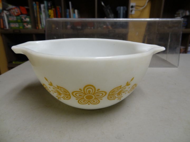 PYREX MIXING BOWL 1 1/2 QT 441 BUTTERFLY WHITE