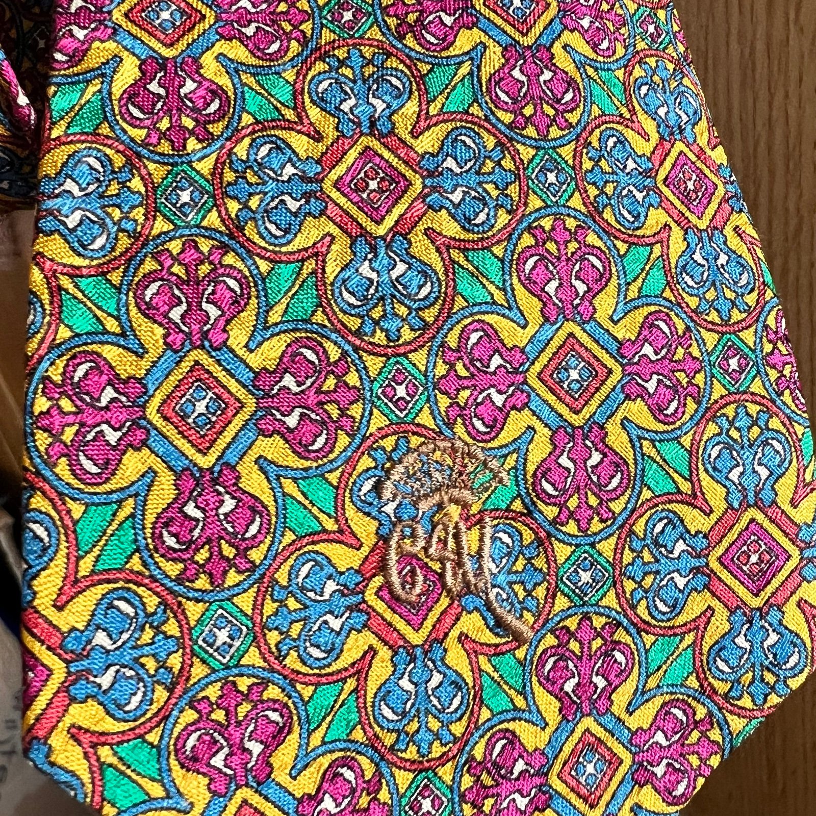 100% SILK GREEN / RED / YELLOW COUNTESS MARA TIE