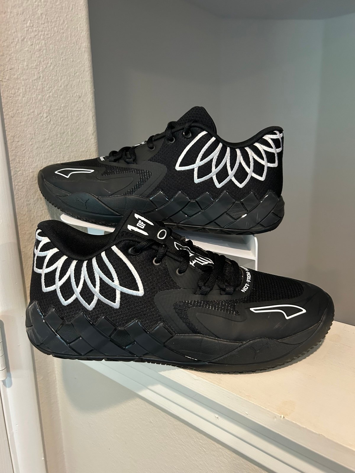 PUMA MB1 MB.01 Low Team Color Black White LaMelo Ball Basketball Sz 13