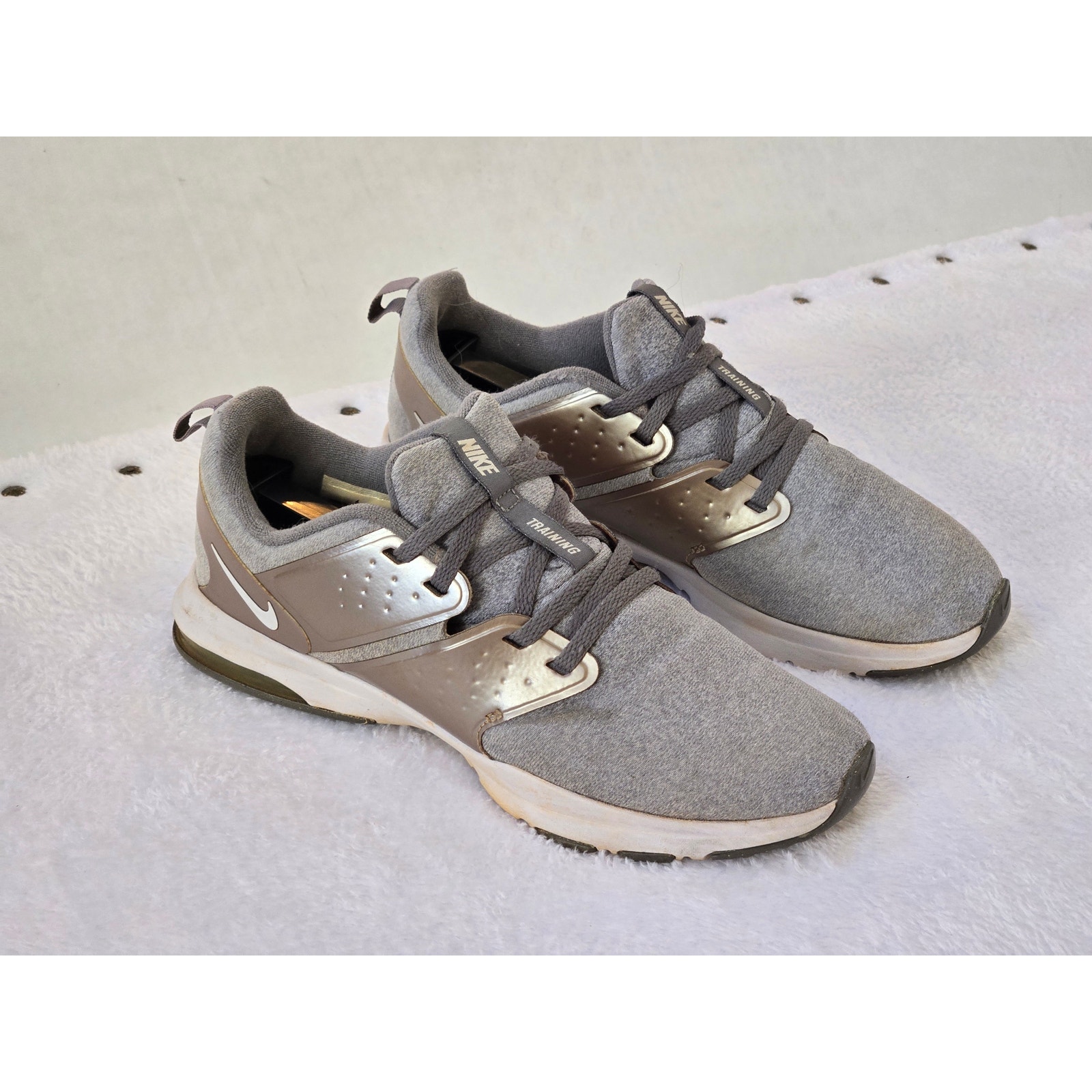 Nike Air Bella TR Womens Training Shoes Size 8 AQ0686-001