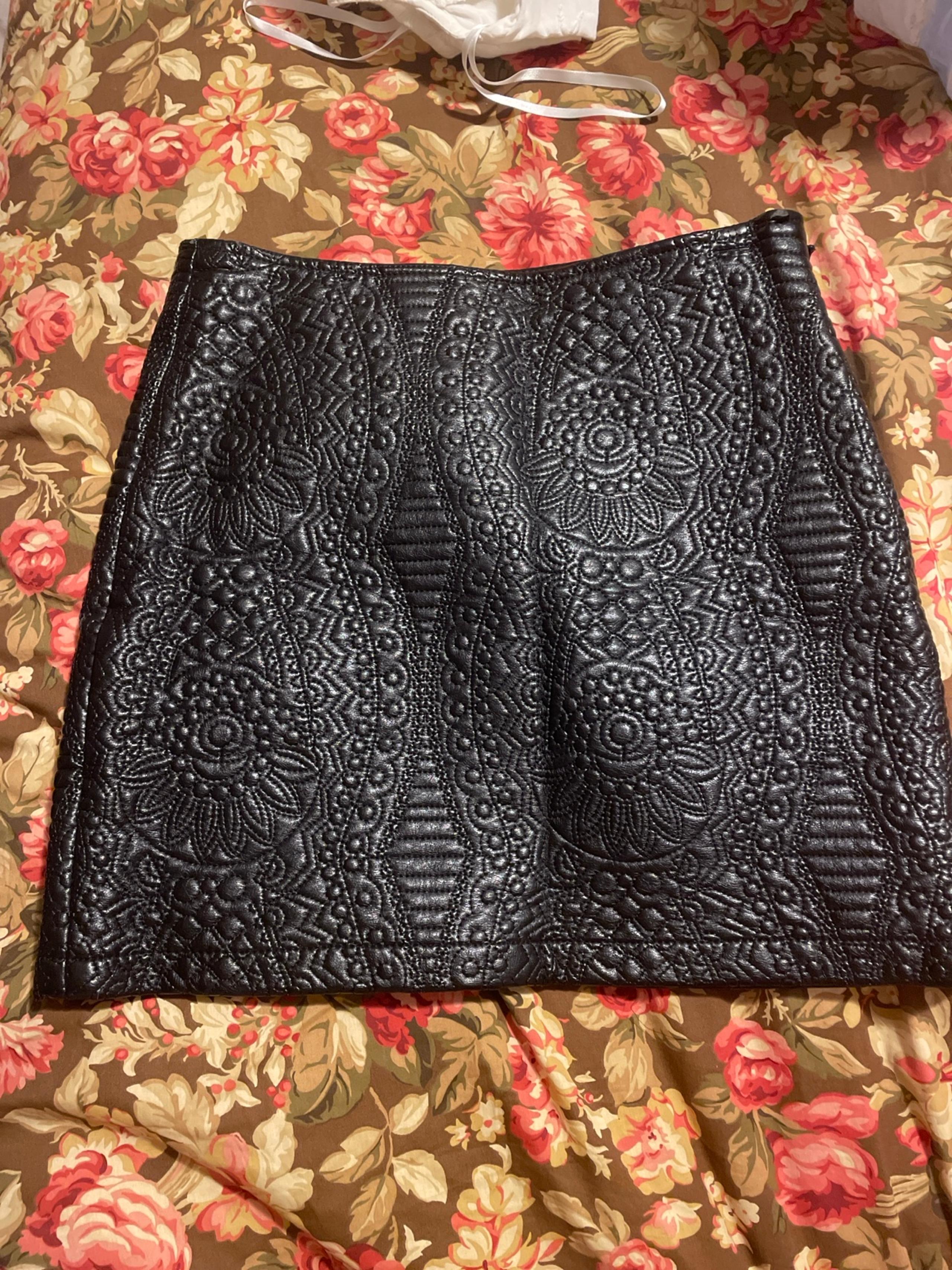 Bebe skirt