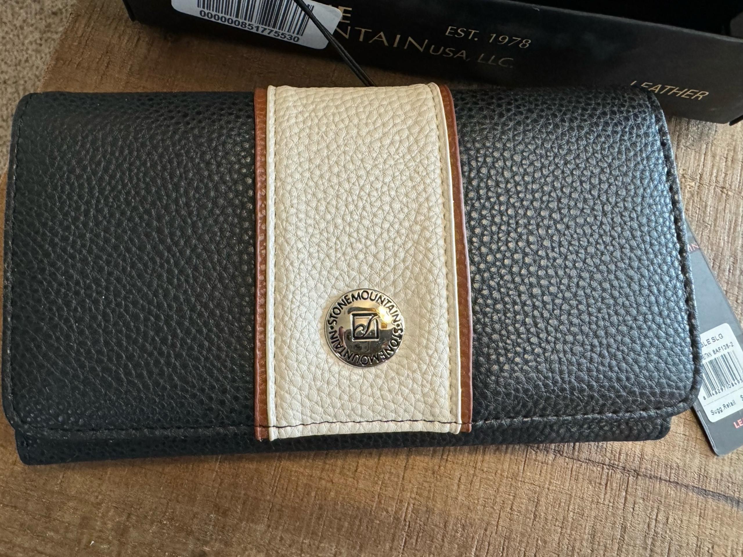Stone Mountain Leather Womens Wallet Brand New In box Navy & cream