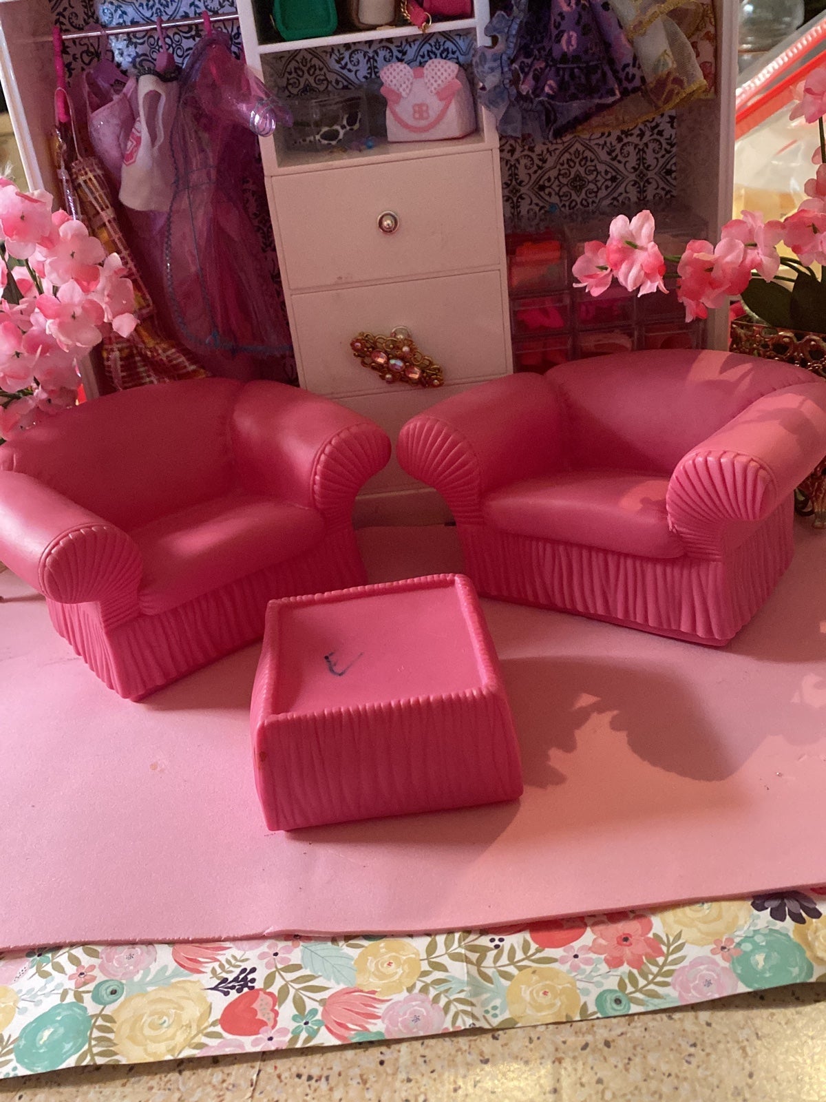 1996 pink Barbie furniture 2 sofa seat & ottoman