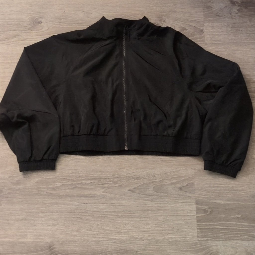 Good American black light weight cropped jacket size 4