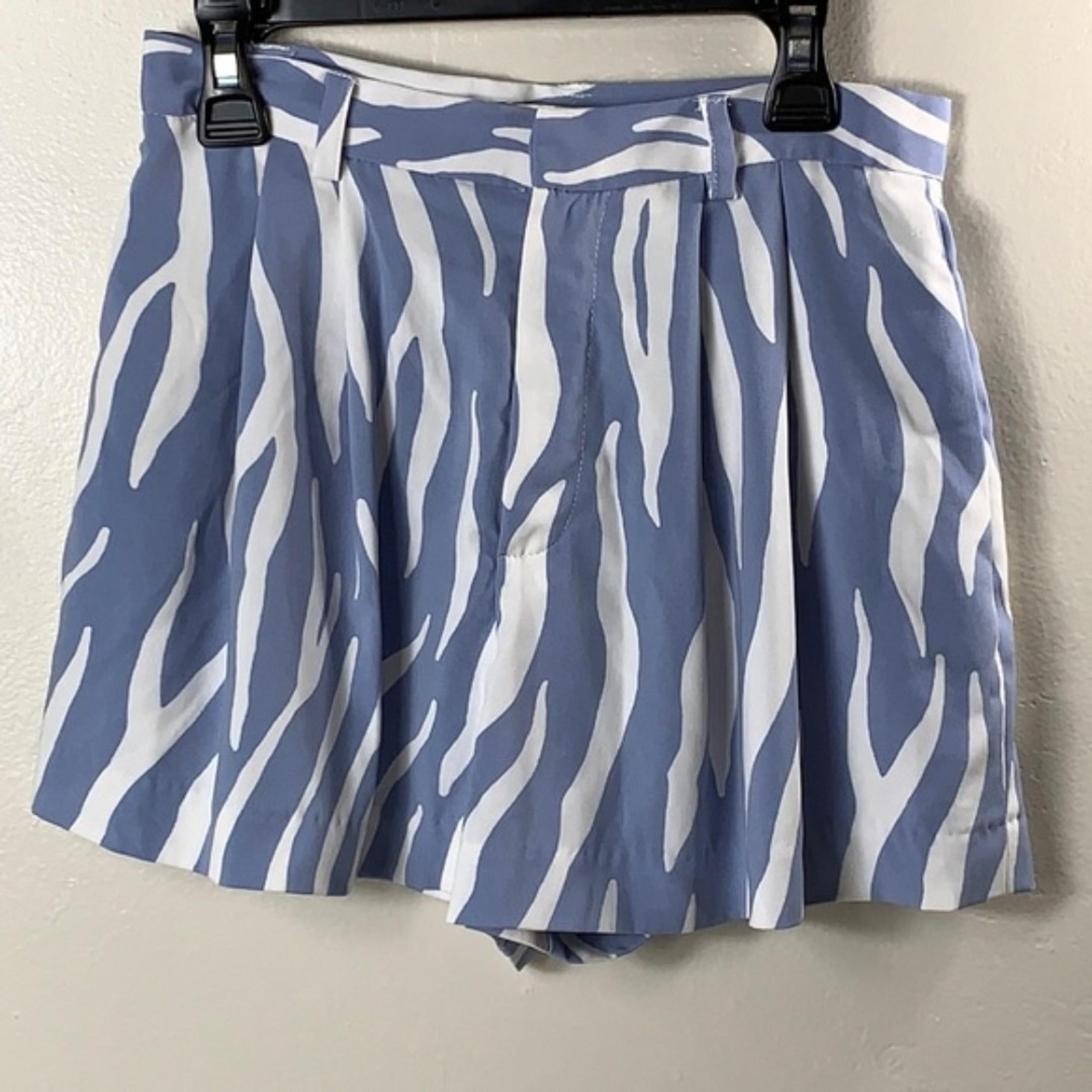 Forever 21 Blue & White Print Women's Dress Shorts Size XS
