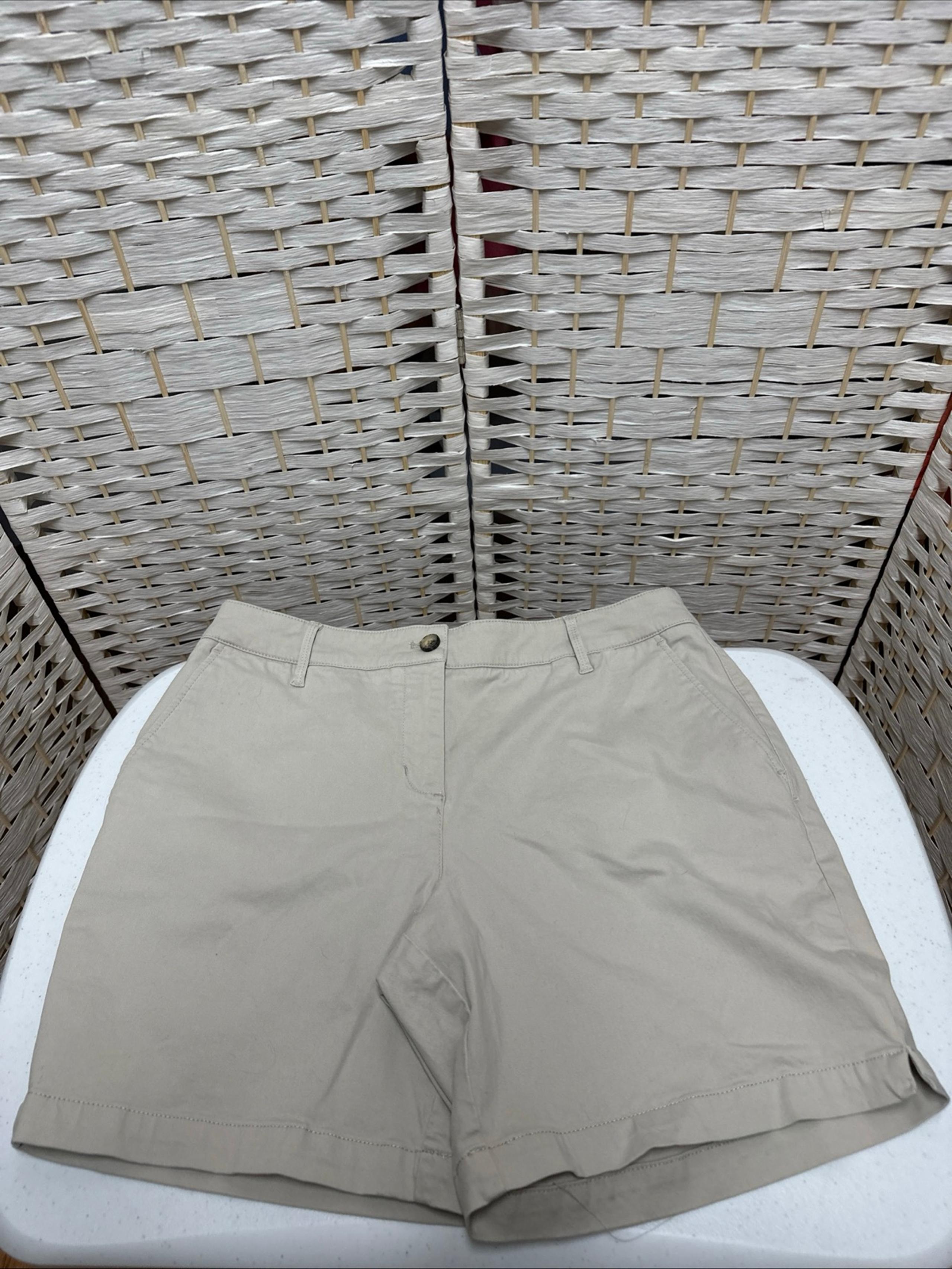 Tommy Bahama Khaki women’s shorts like new size 14 stretch waist