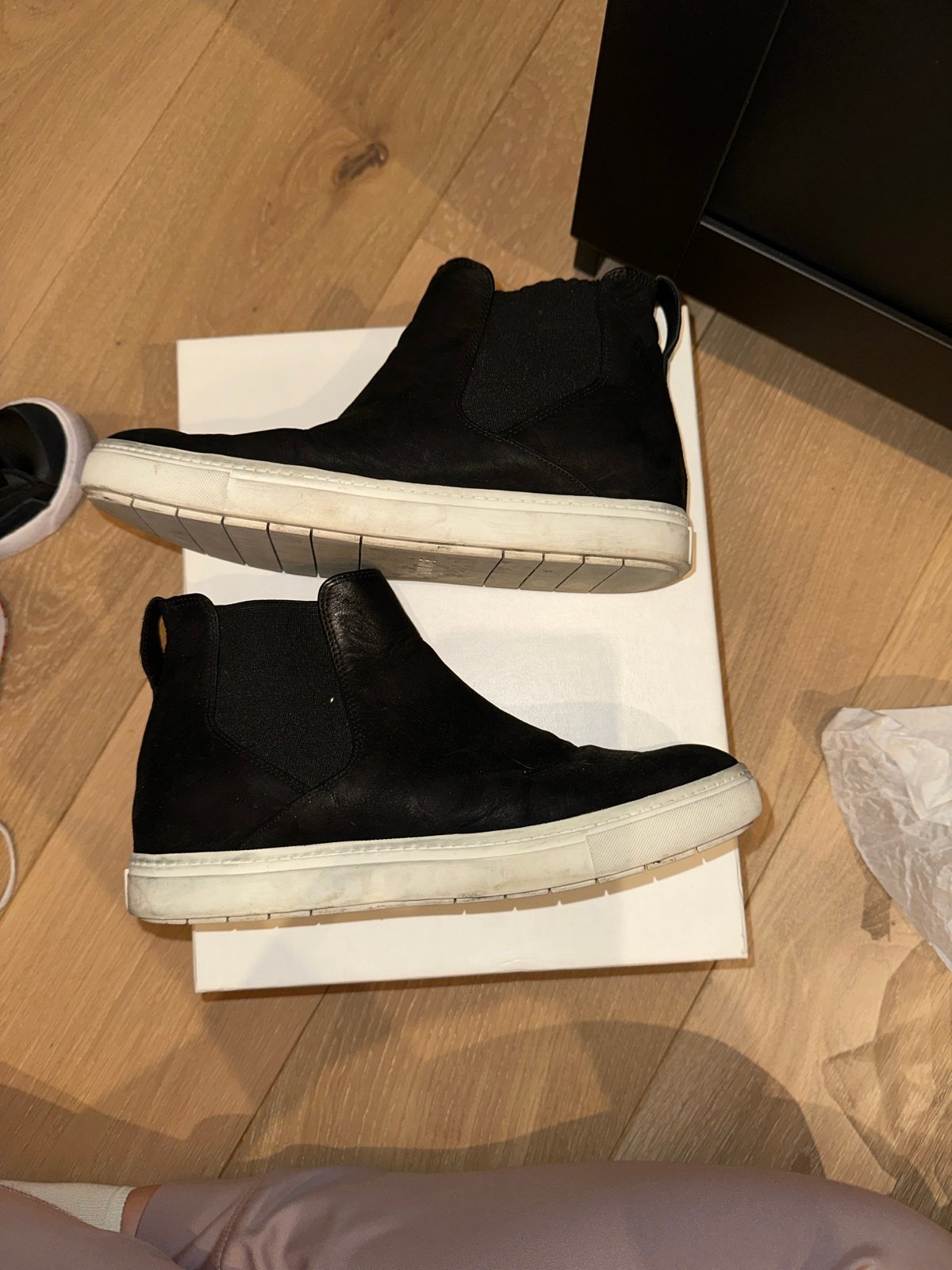 Vince women’s sneakers