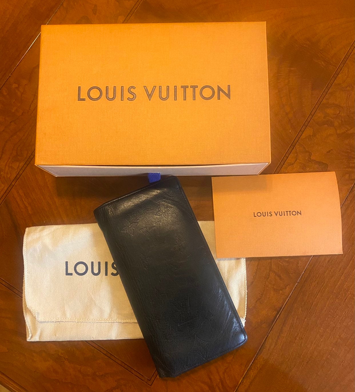 LOUIS VUITTON Brazza in Mono Shadow