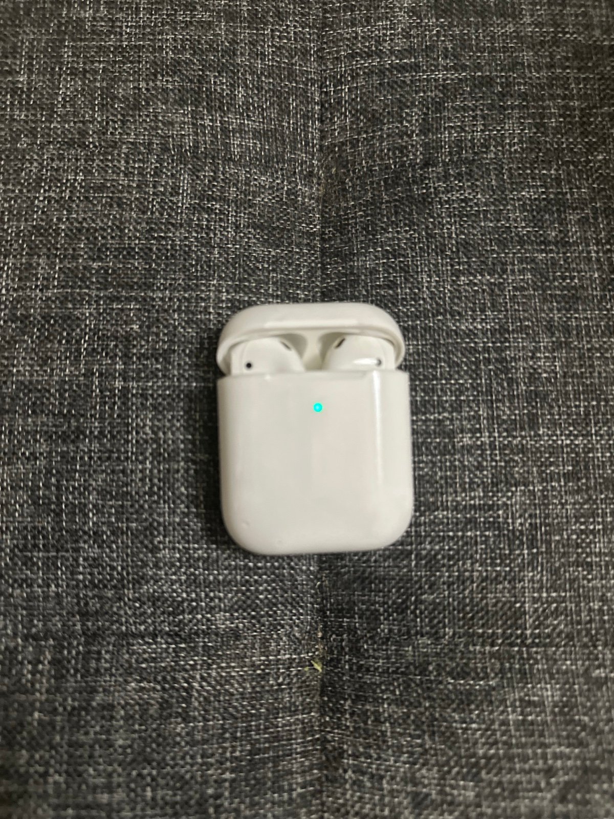 Apple AirPods (1st Gen) A2031
