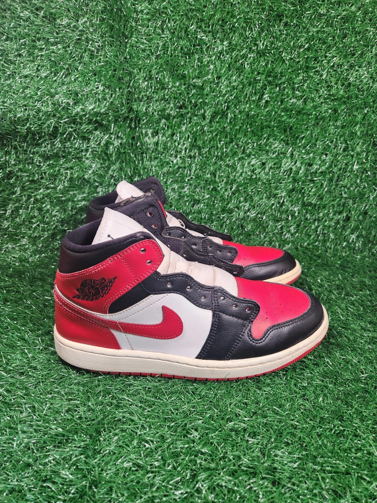 Size 9W - Air Jordan 1 Mid Alternate Bred Toe Shoes