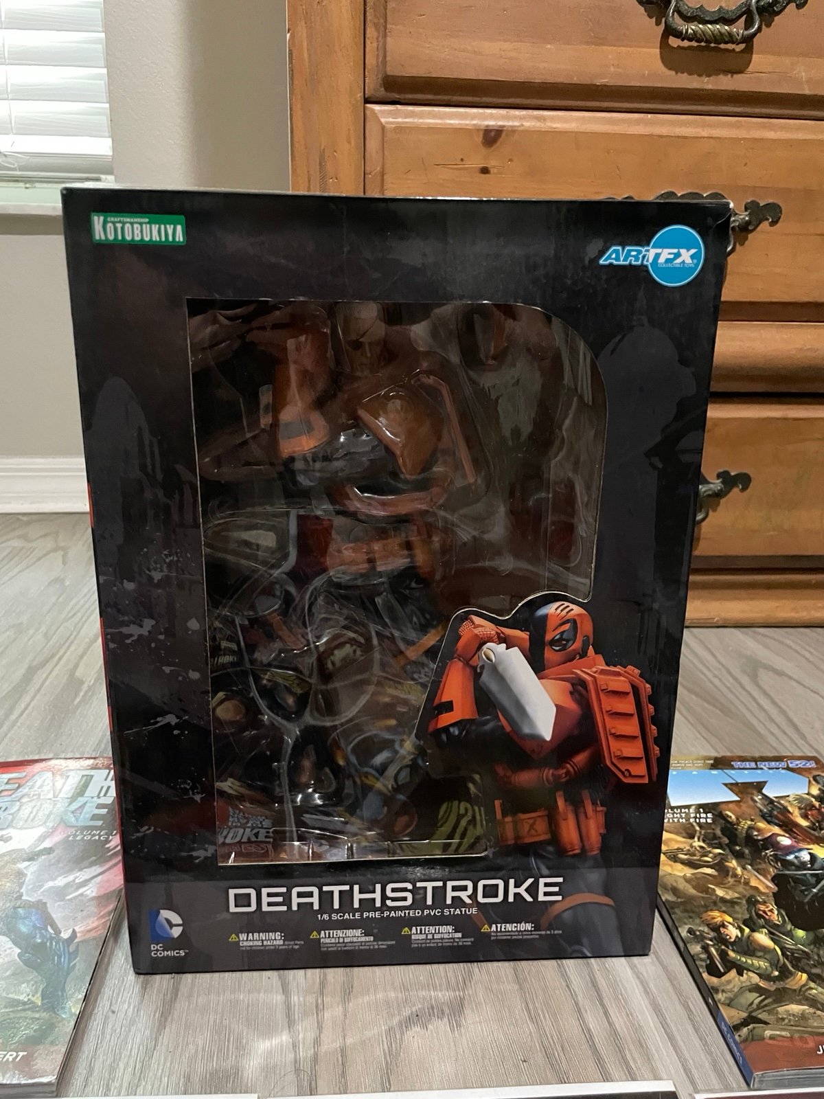 Deathstroke ArtFX Statue by Kotobukiya with Comic Collection