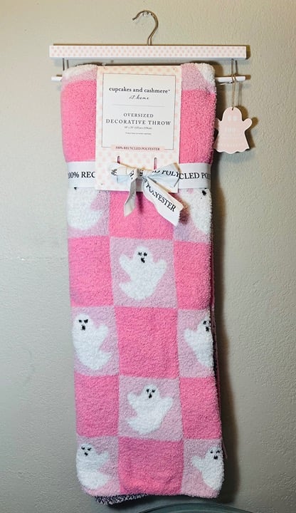 Viral Pink Ghost Blanket