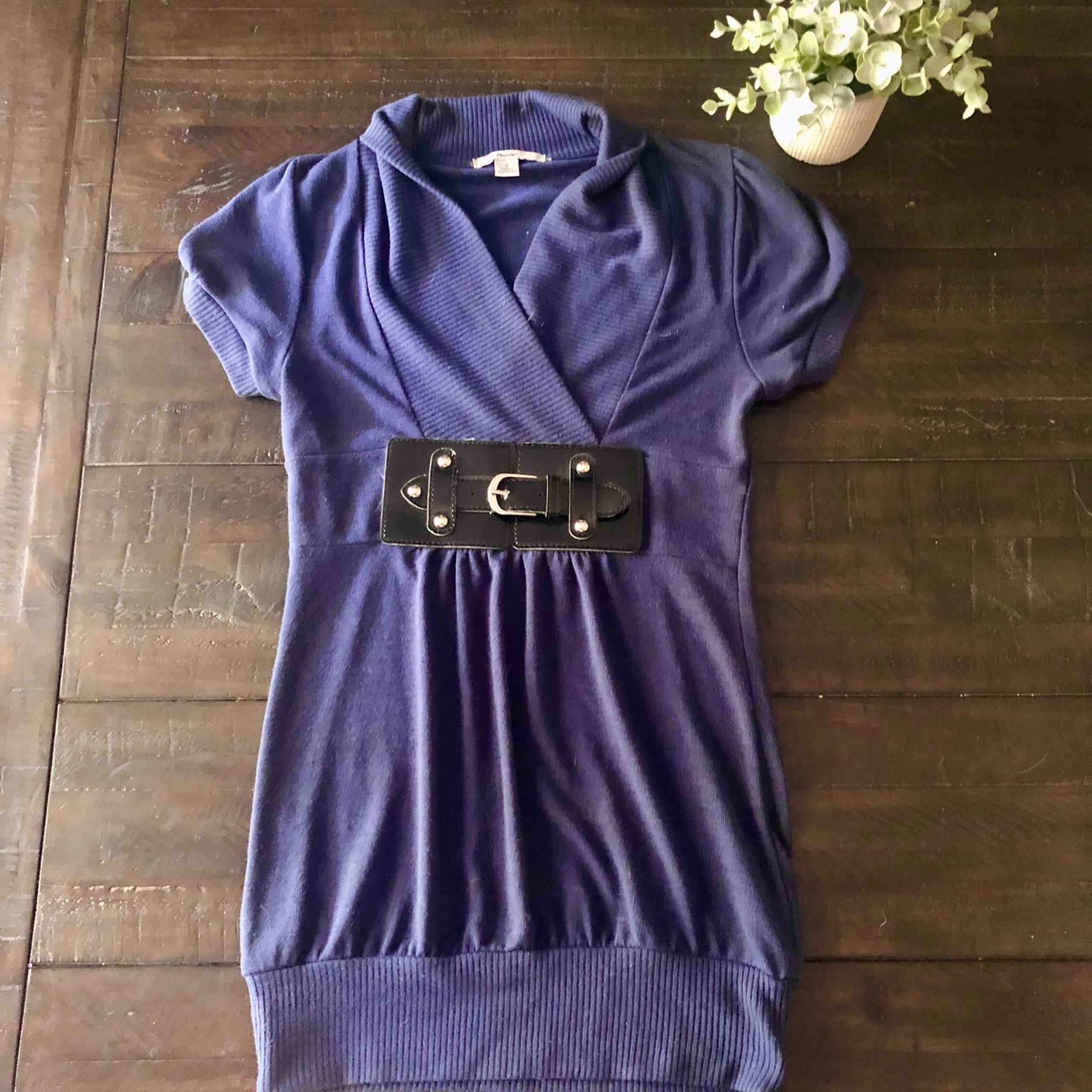 Papaya Blue Knit V-kneck top with buckle