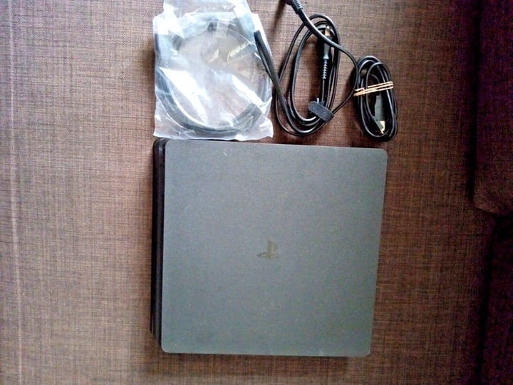 Sony PS4 Game Console 1 TB plus accessories and Game
