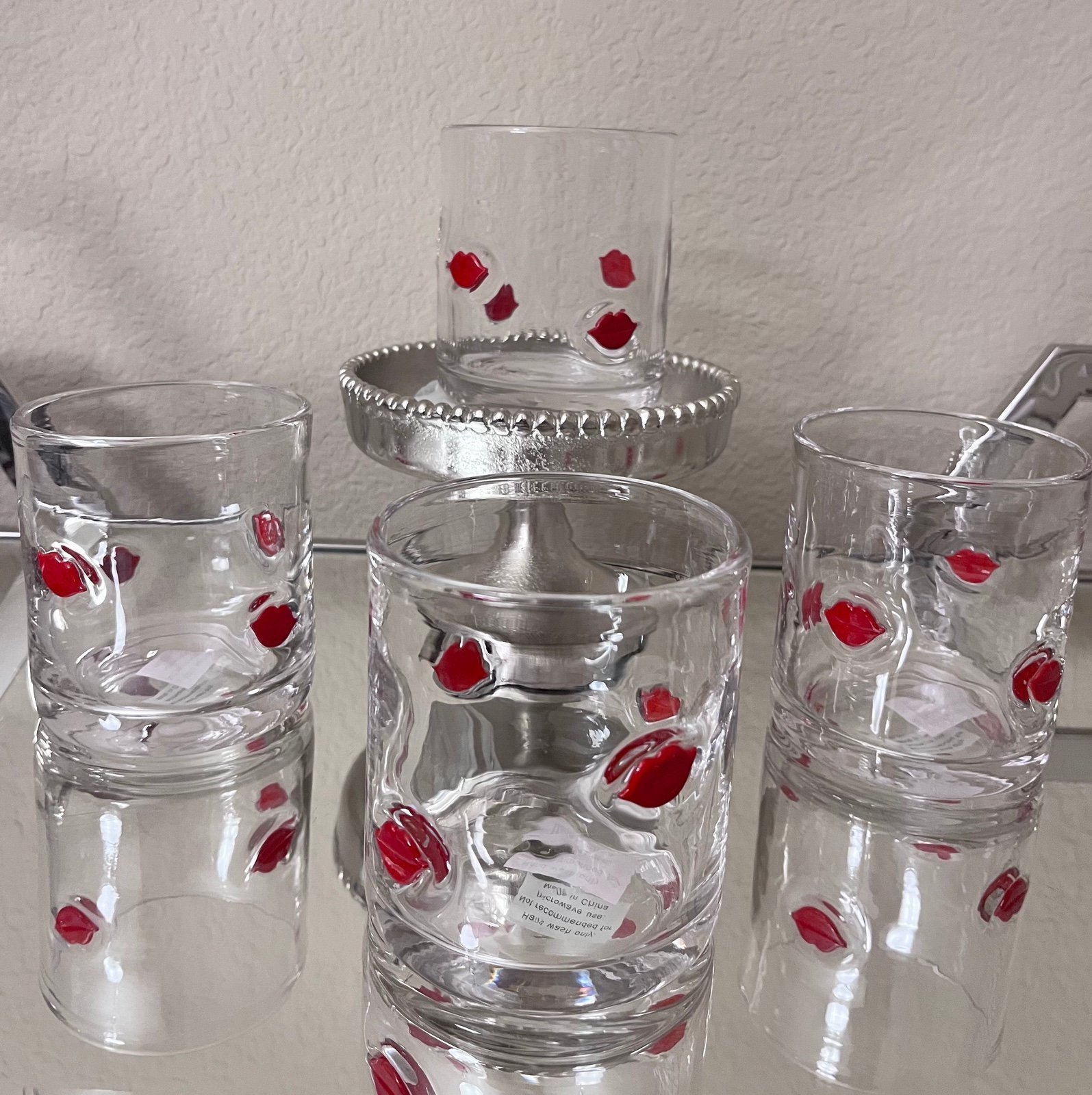 4-NWT VINTAGE ANTROPOLOGIE INSPIRED STEREOSCOPIC DESIGN RED LIPS GLASSES/CUPS
