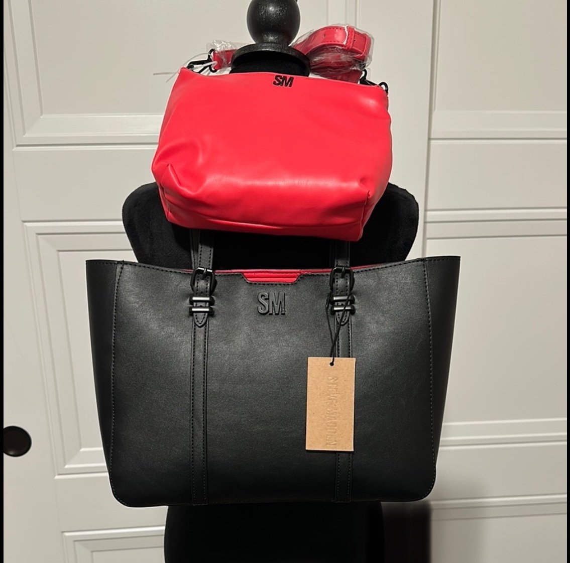 Steve Madden Black and Red Women's Tote and matching shoulder Bag