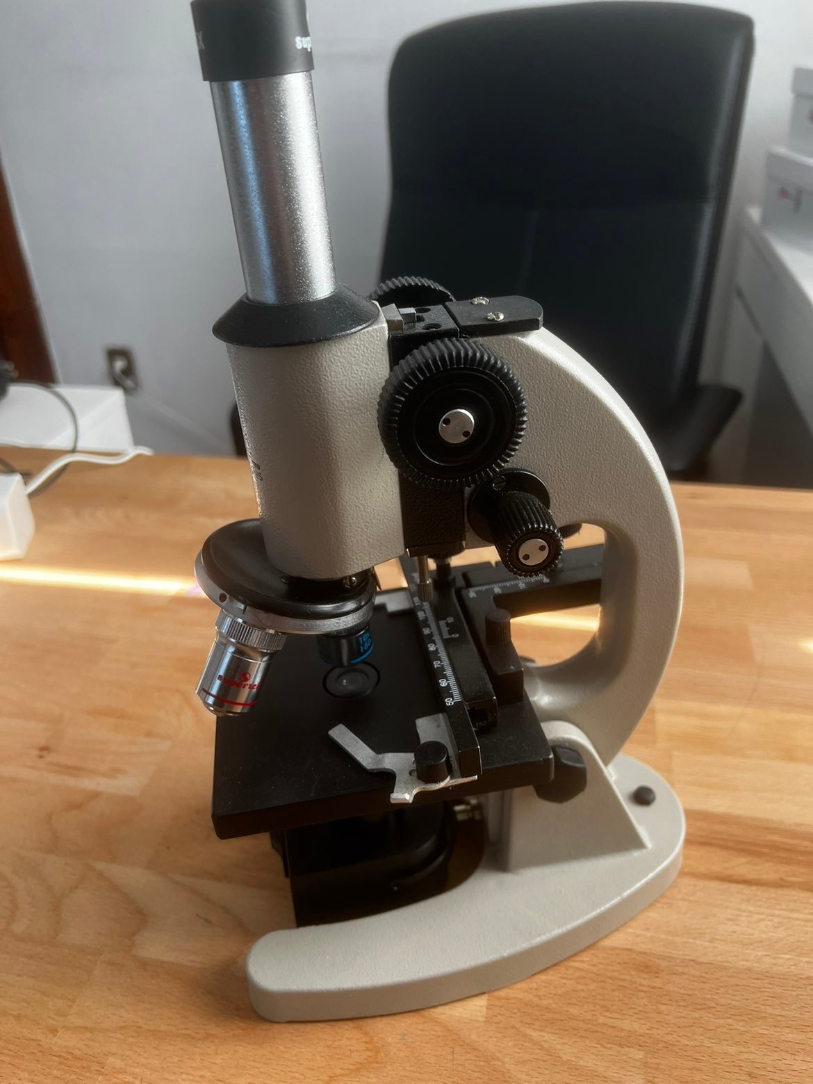 Entry Level Microscope For Students And Lab Use