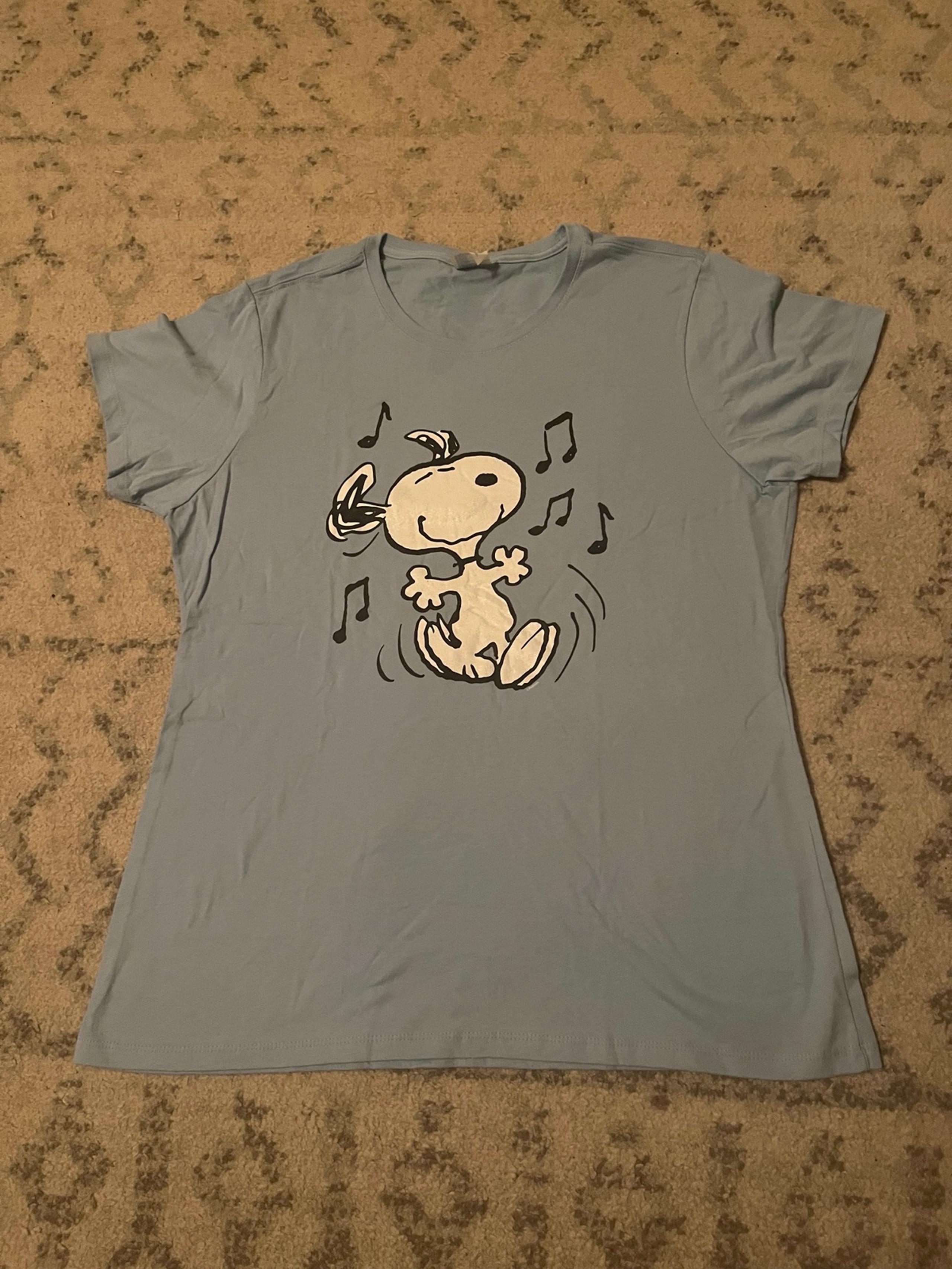 Peanuts Snoopy dancing beagle light blue graphic t-shirt size large
