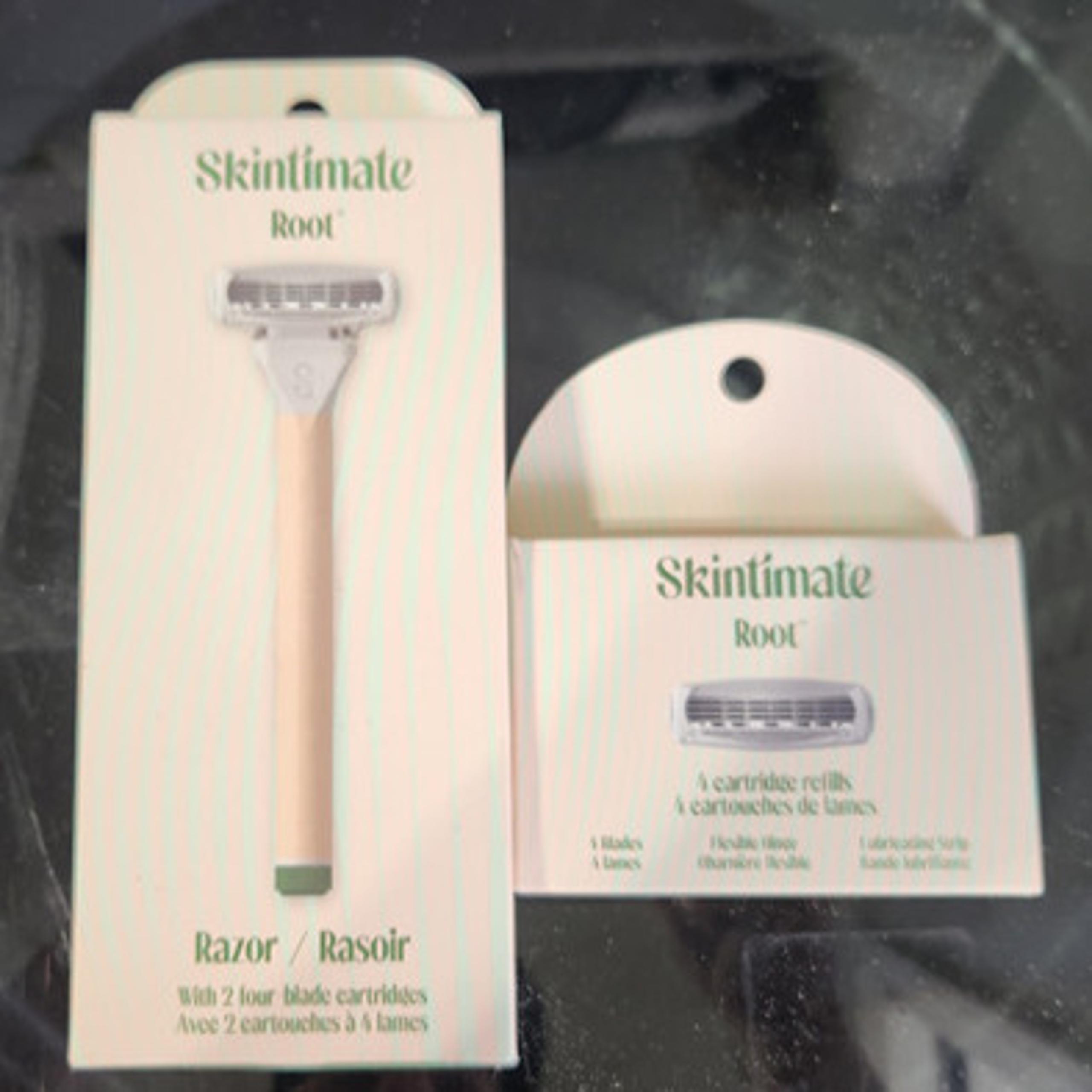 Skintimate Root Razor With 2 - 4 Blade Cartirdges + 4 Refill Cartridges