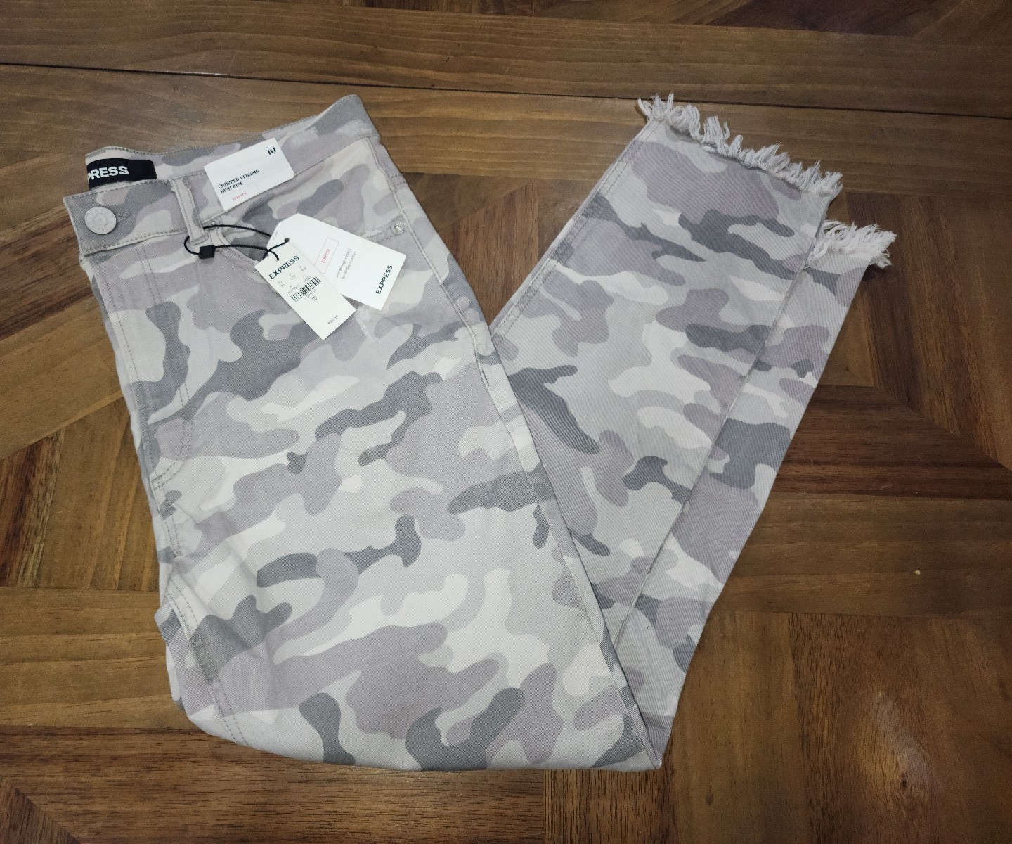 Express High Rise Cropped Leggings with Stretch, Camo Gray, Size 10, NWT