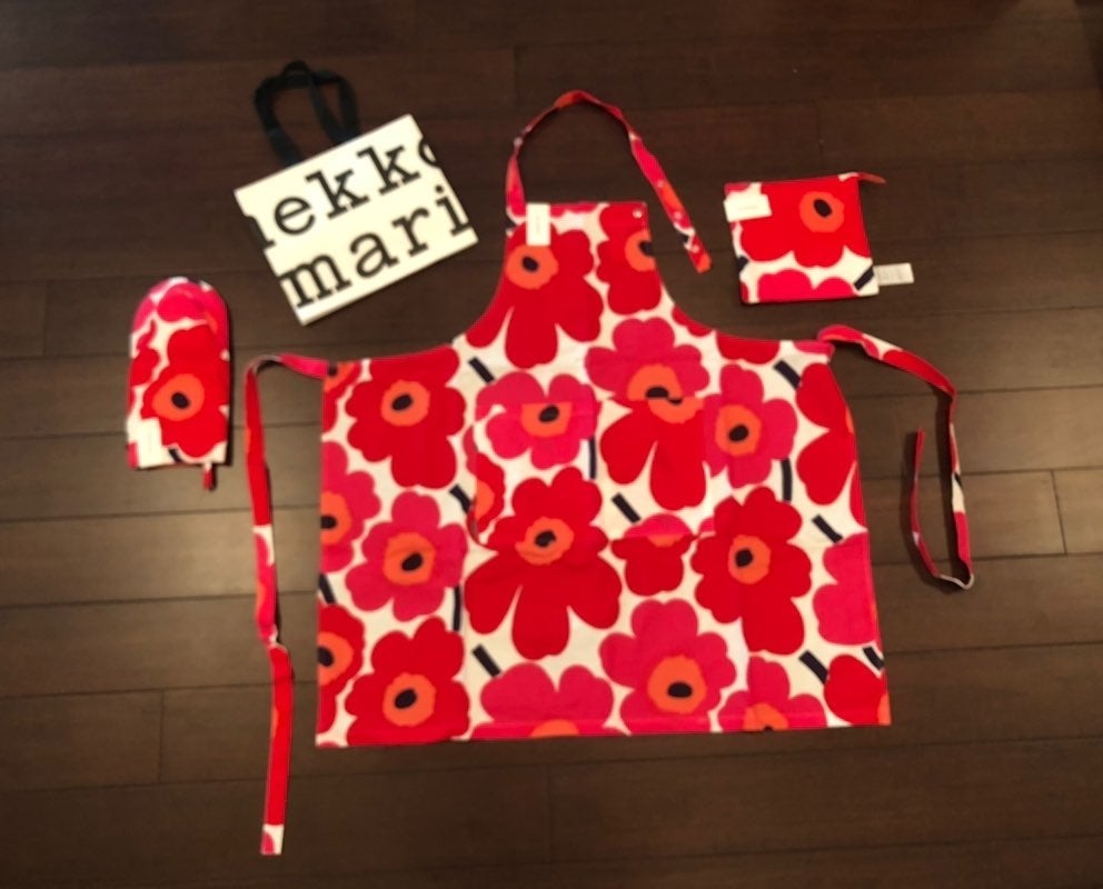 Marimekko unikko kitchen red apron set
