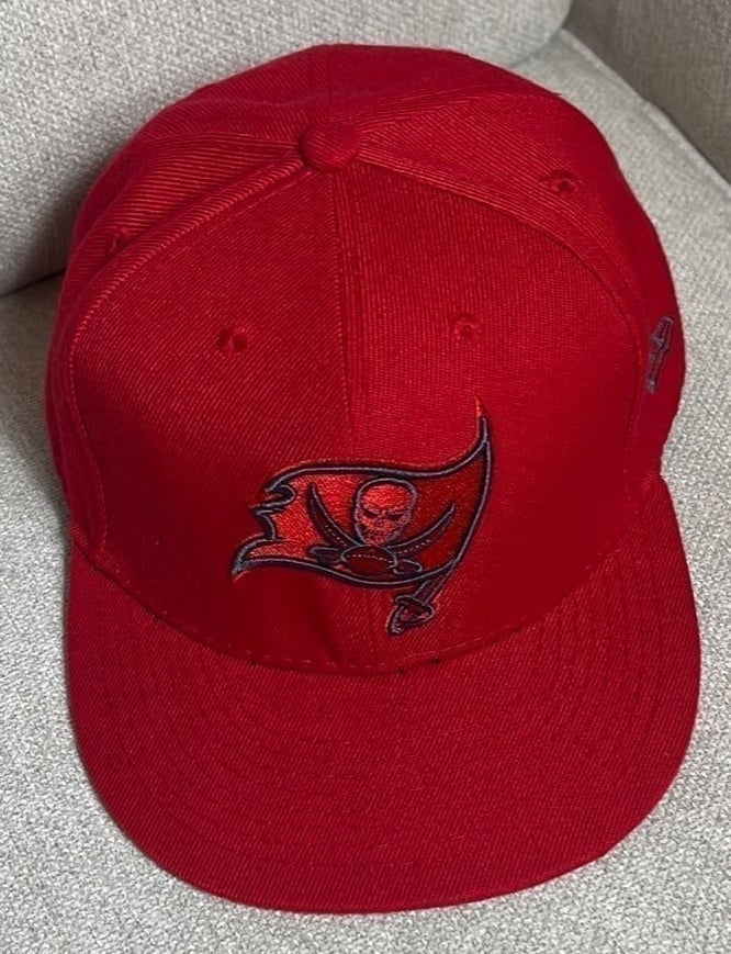 tampa bay buccaneers Men’s FittedHat!! 7 5/8 ‼️