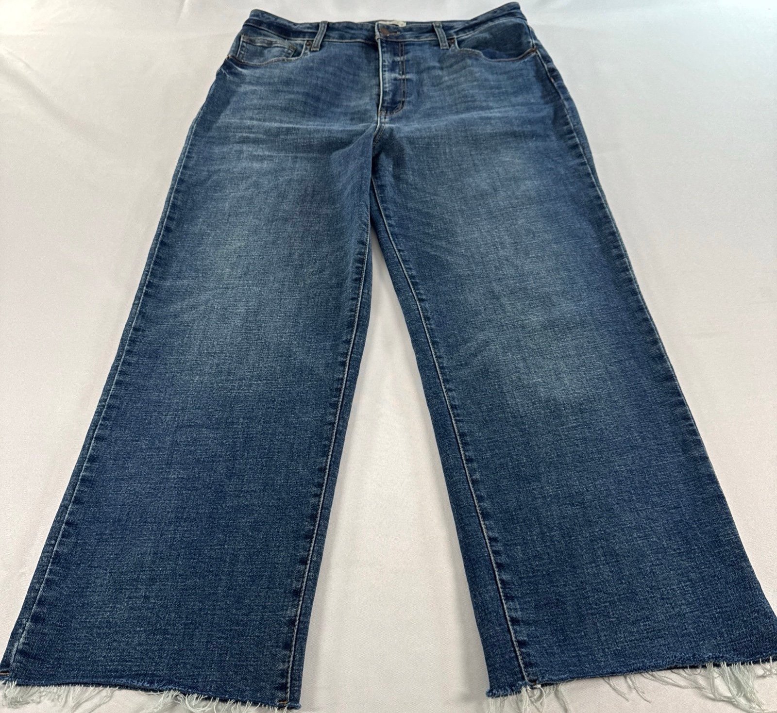 Oliver Logan Jeans Women’s Size 32 High Rise Wide Leg Ankle Raw Hem Denim EUC