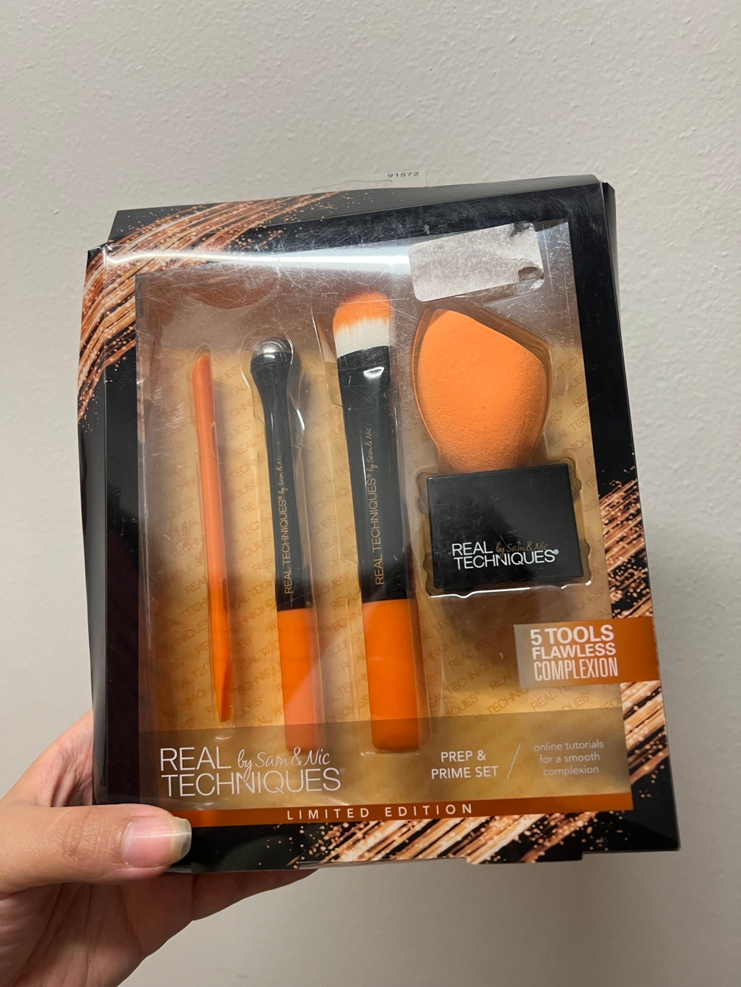 Real Techniques (1) Prep & Prime Set Eye Reviver Prep Brush Sponge NIB Poorbox