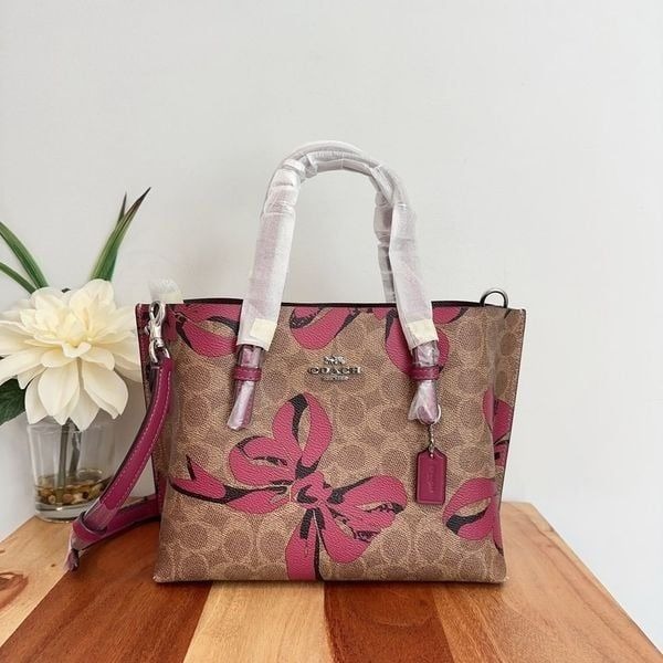 NWT Coach Mollie Tote Bag 25 In Signature Canvas With Bow Print