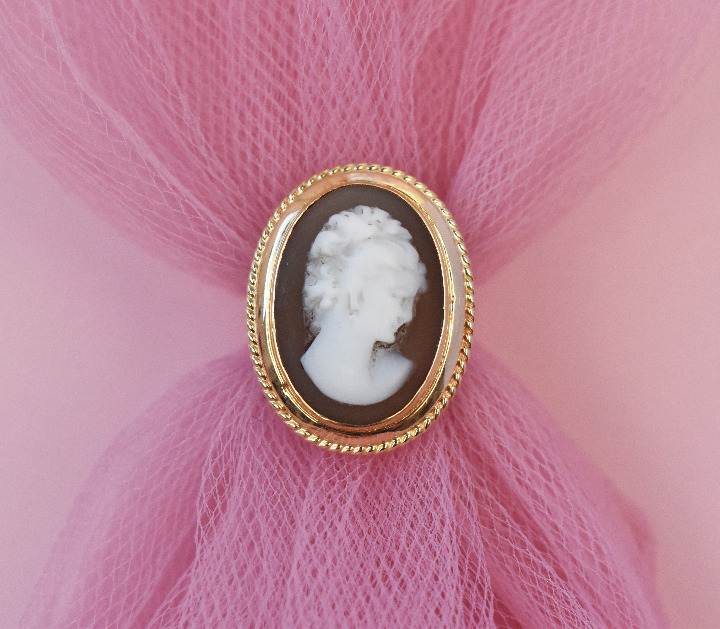 Lady cameo ring 14K gold sz 6 1/2 US, hand carved shell cameo vintage jewelry
