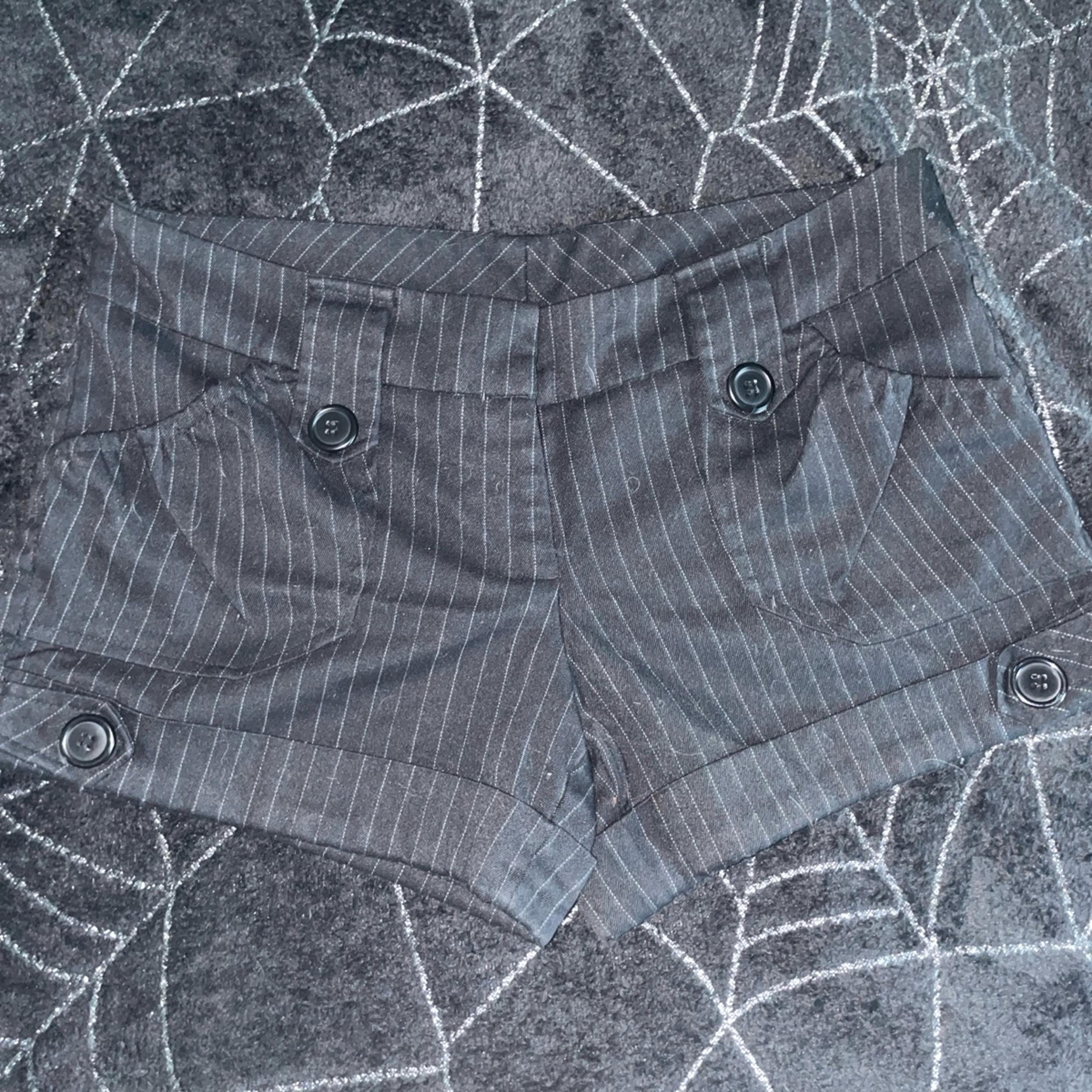 Vtg twee pinstripe mini shorts