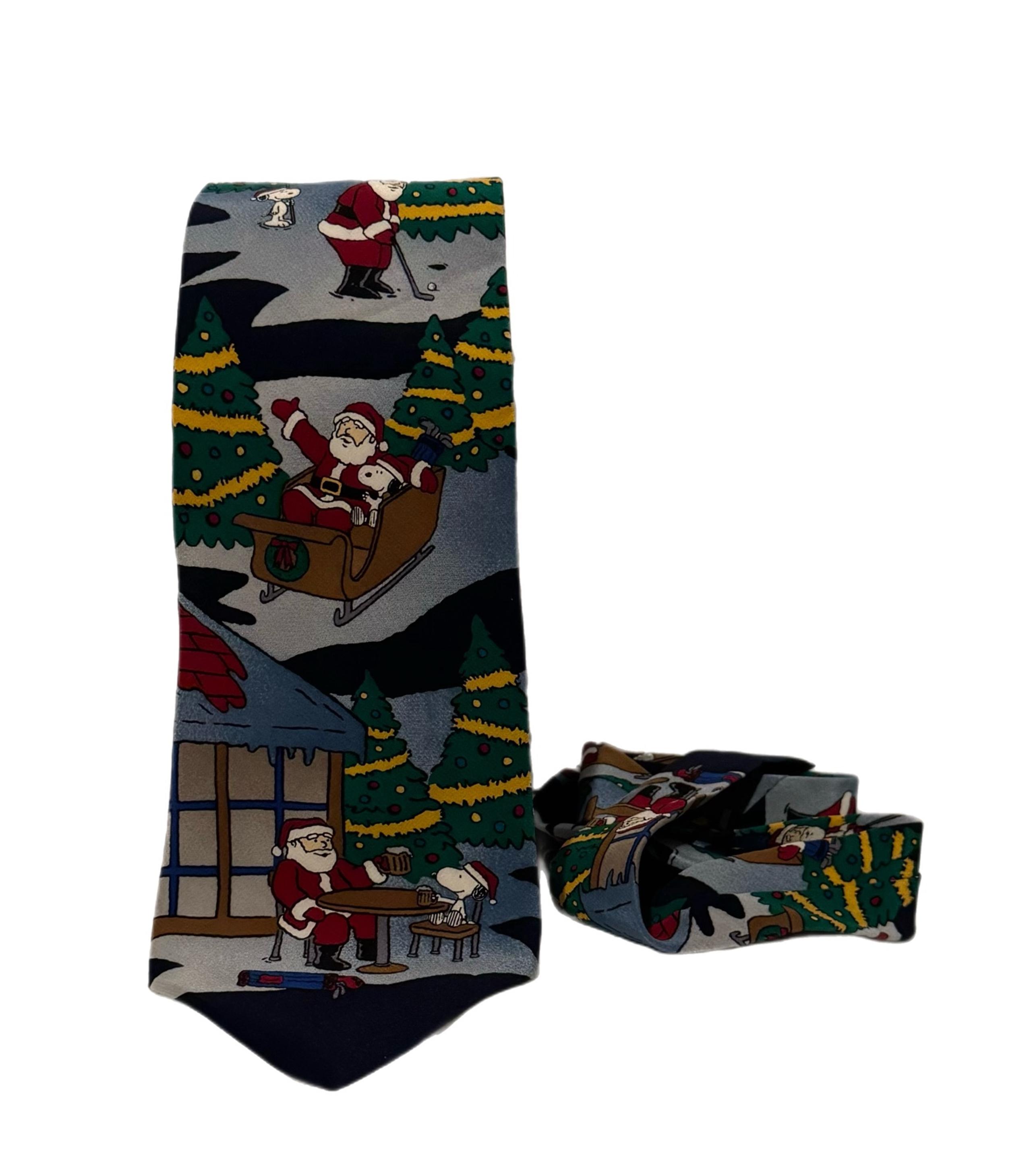 Peanuts Snoopy & Santa Playing Winter Golf Men’s Silk Tie Xmas Sleigh Trees EUC