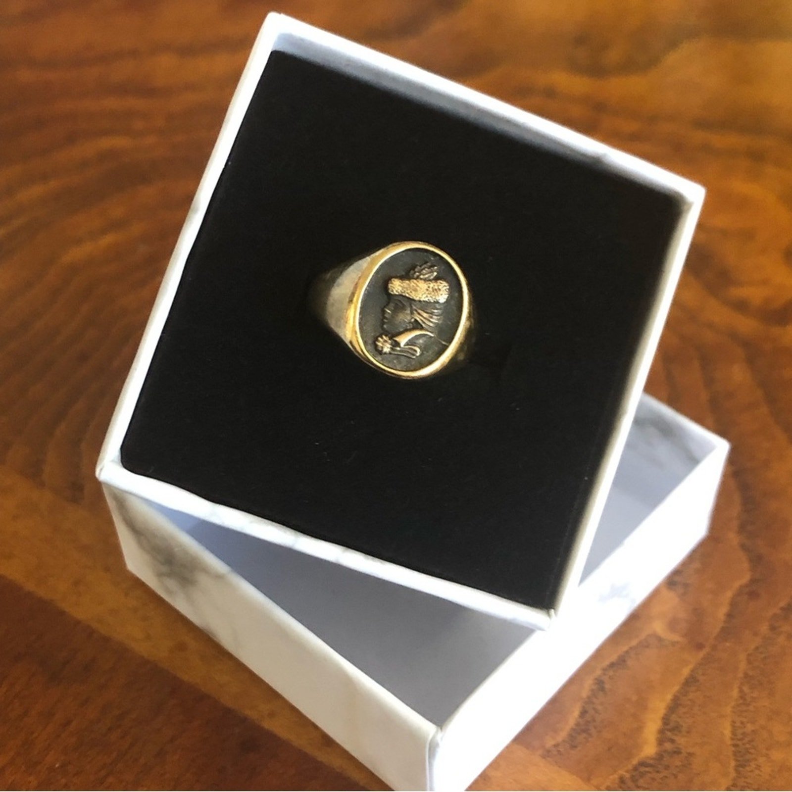 Rare vintage designer Avon Victorian lady 18k sterling silver ring