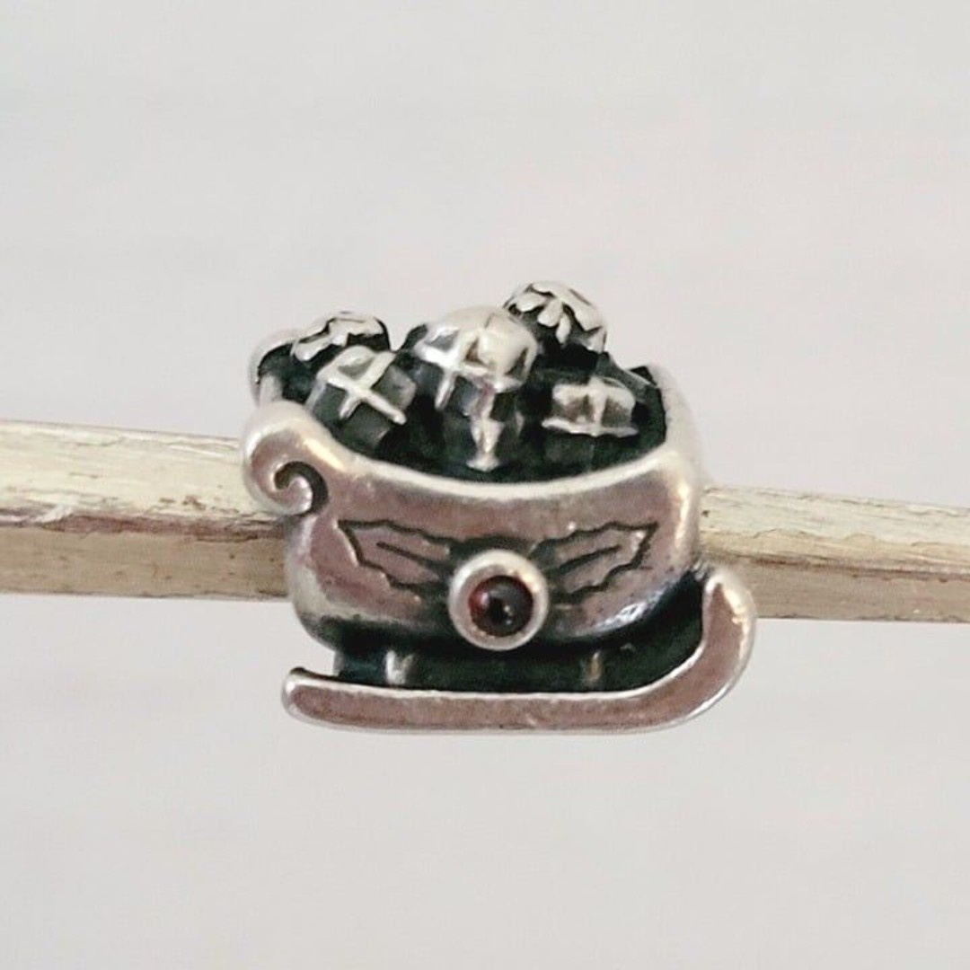 AUTHENTIC PANDORA STERLING SILVER SANTA SLEIGH WITH REAL GARNET STONES 790562GA