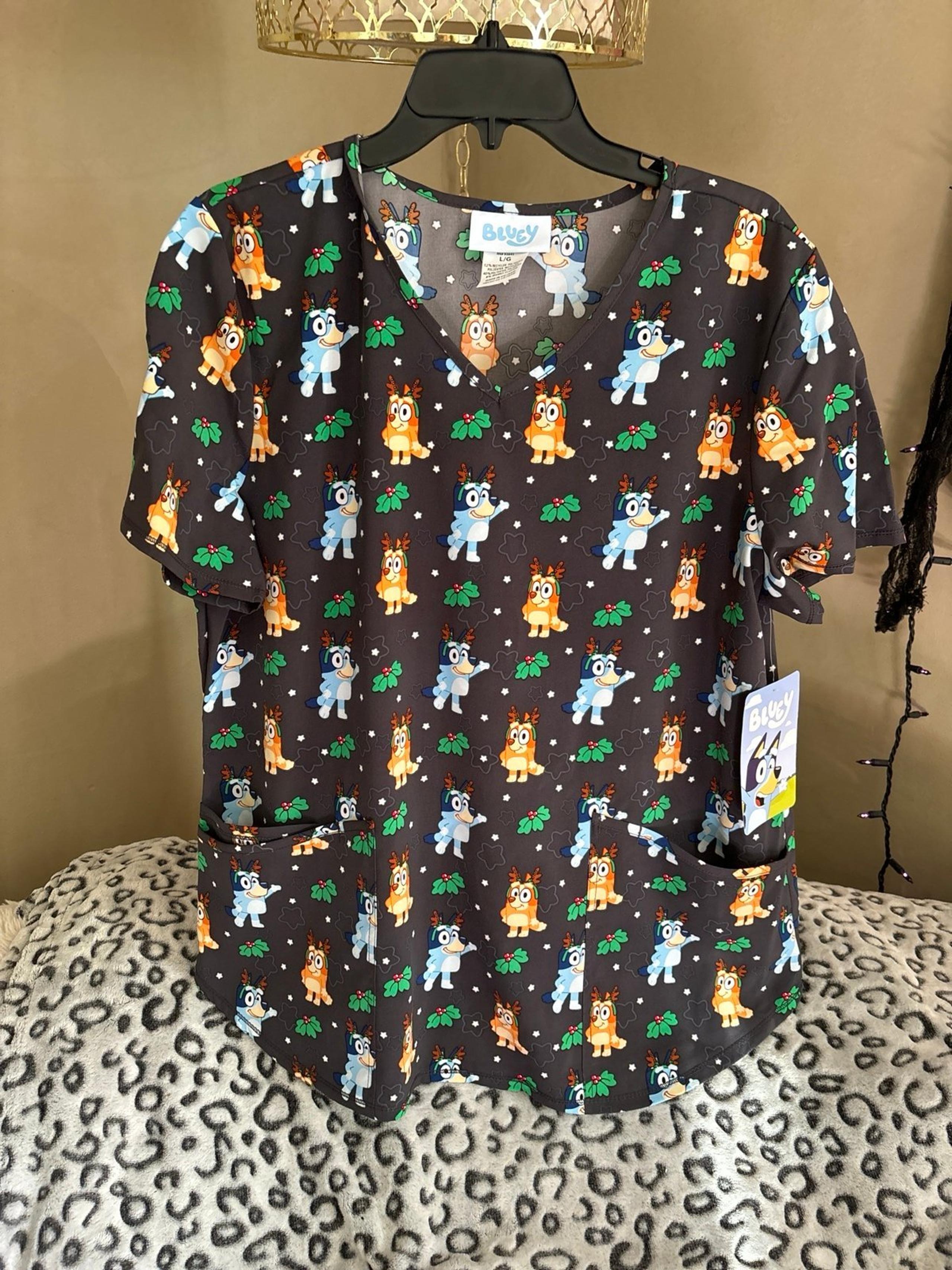 BBC Winter Bluey & Bingo Holiday Christmas Scrub Top NWT Large