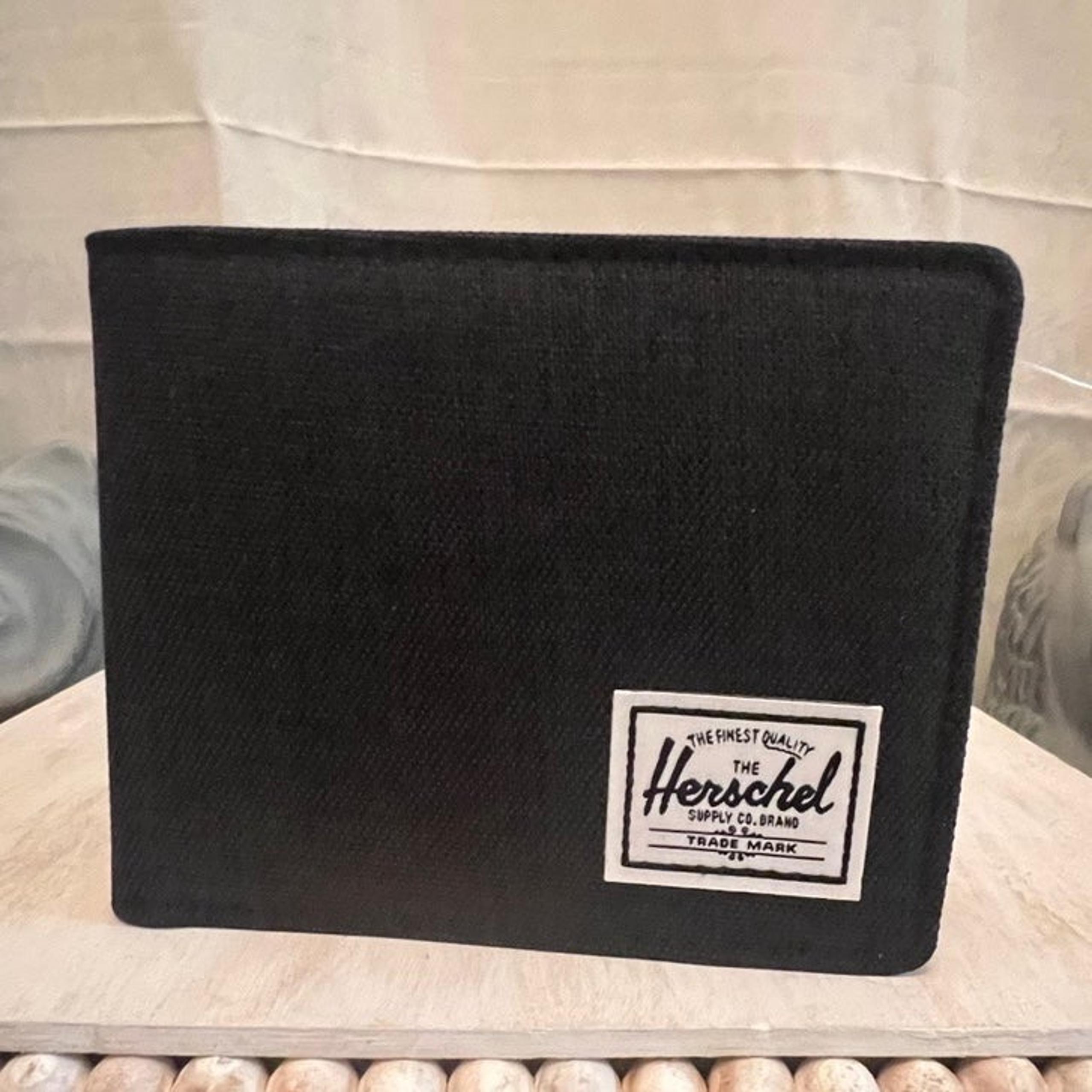 Herschel Supply Co. Men's Roy Wallet: Black