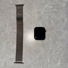 Apple Watch Series 6 44mm with gold magnetic Milanese band