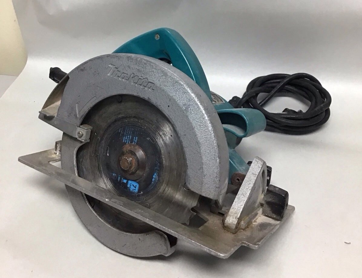 Makita 5007nb 7 1/4". Corded Circular Saw -Works, *READ**Free Shipping