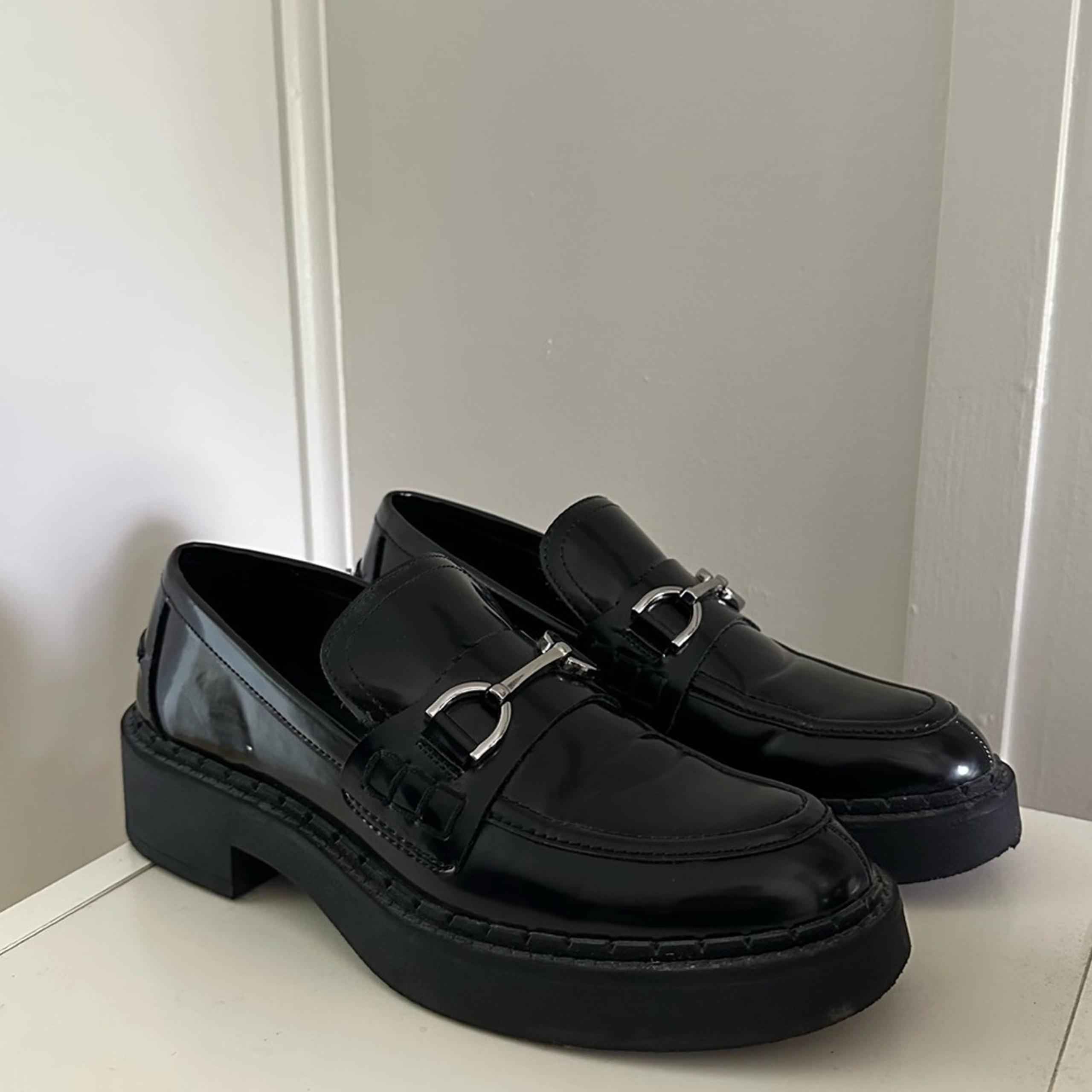 Lug Sole Horse Bit Patent Loafers Womens 7.5 Black - ZARA
