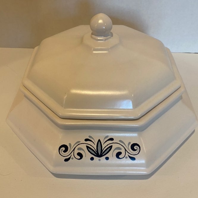 Vtg Sutton USA Covered Casserole Dish