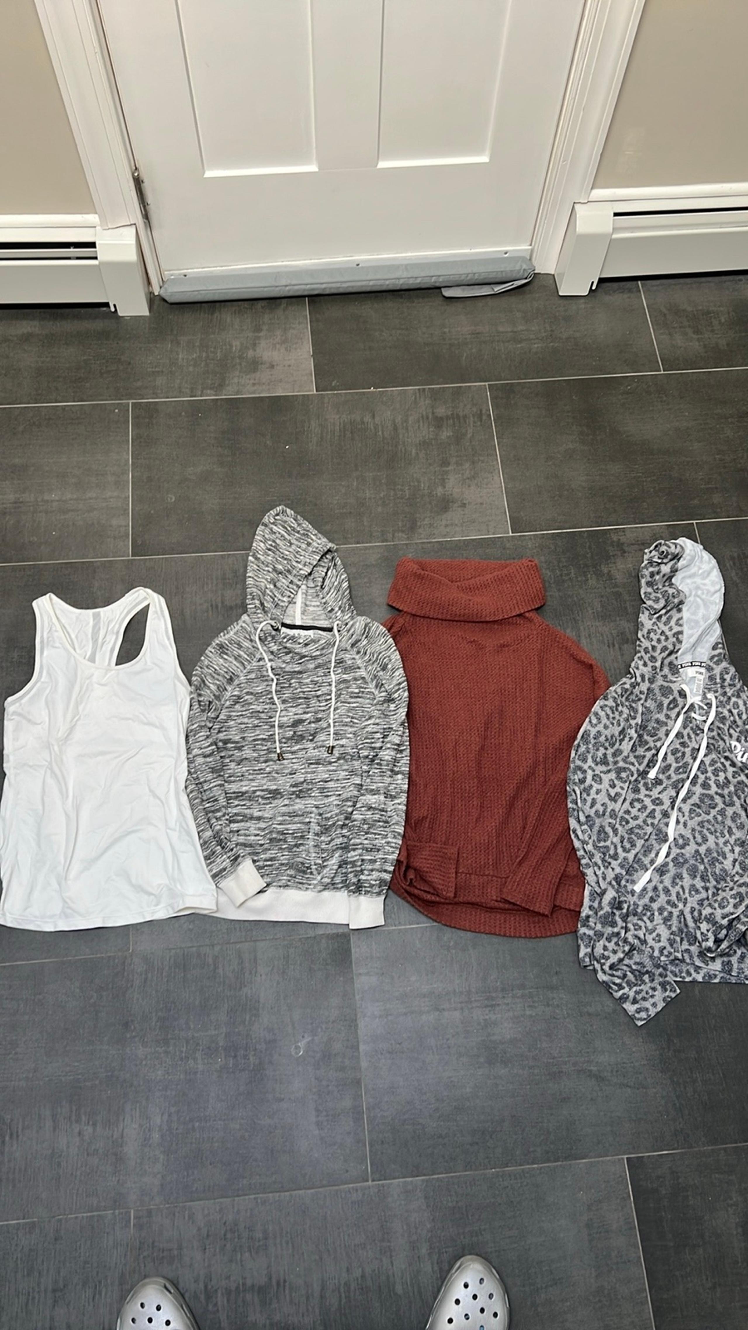 Women’s small/x-small petite shirts