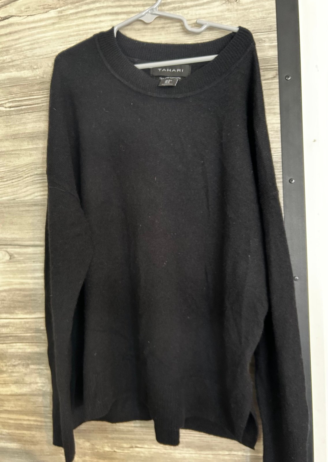 Tahari Cashmere black sweater M