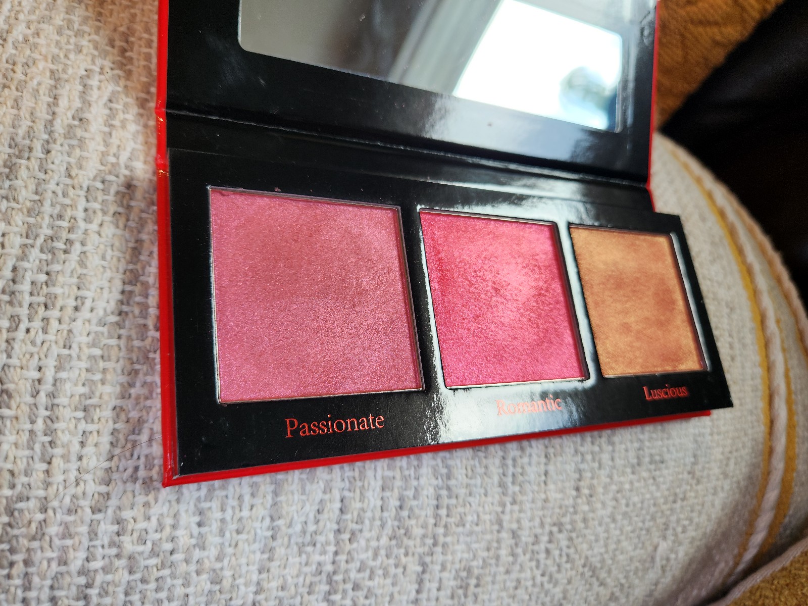 Unearthly Cosmetics ~ Surrender ~ Glowing Blush Palette