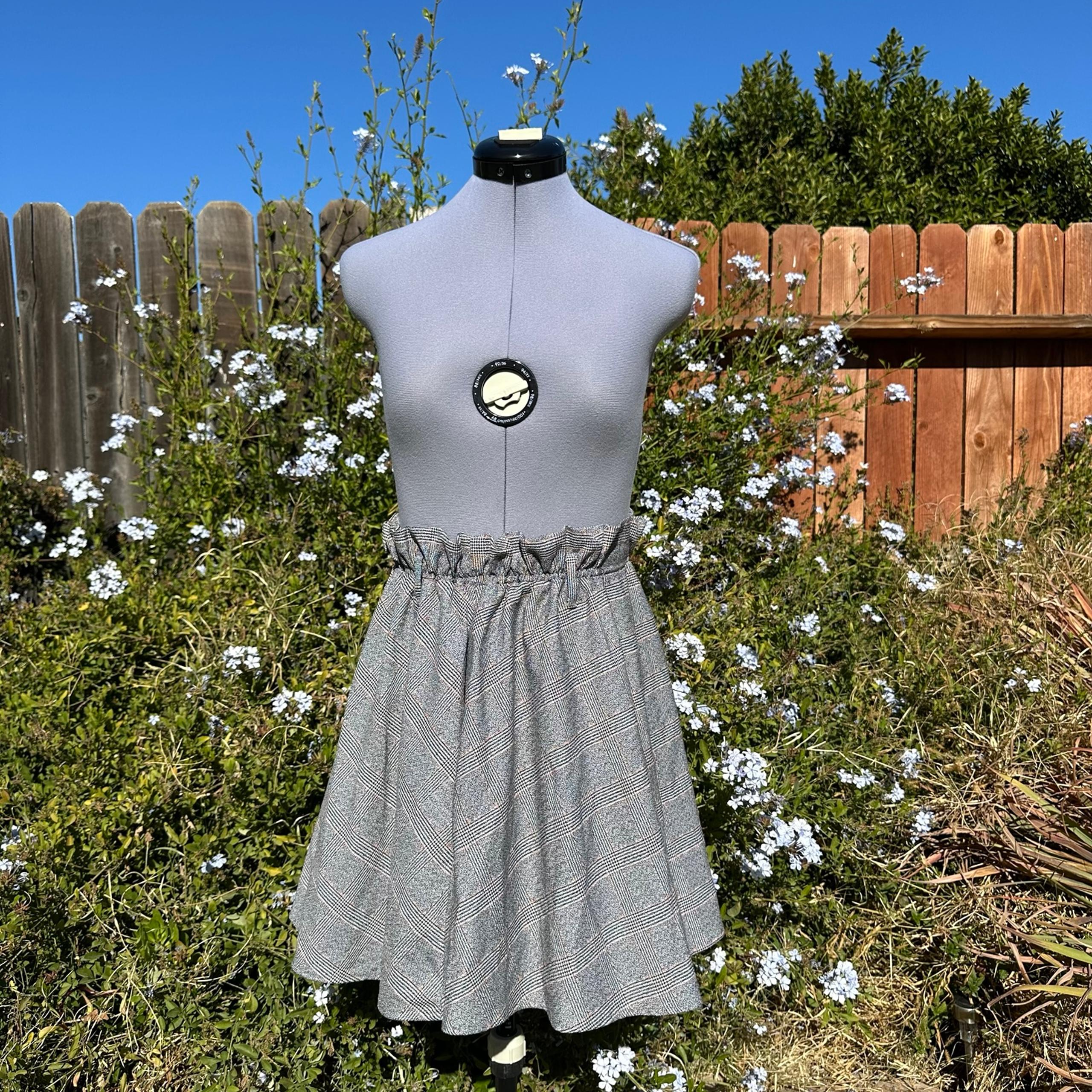 H&M Size 10 Grey Black and Salmon Ruffled Circle Skater Skirt