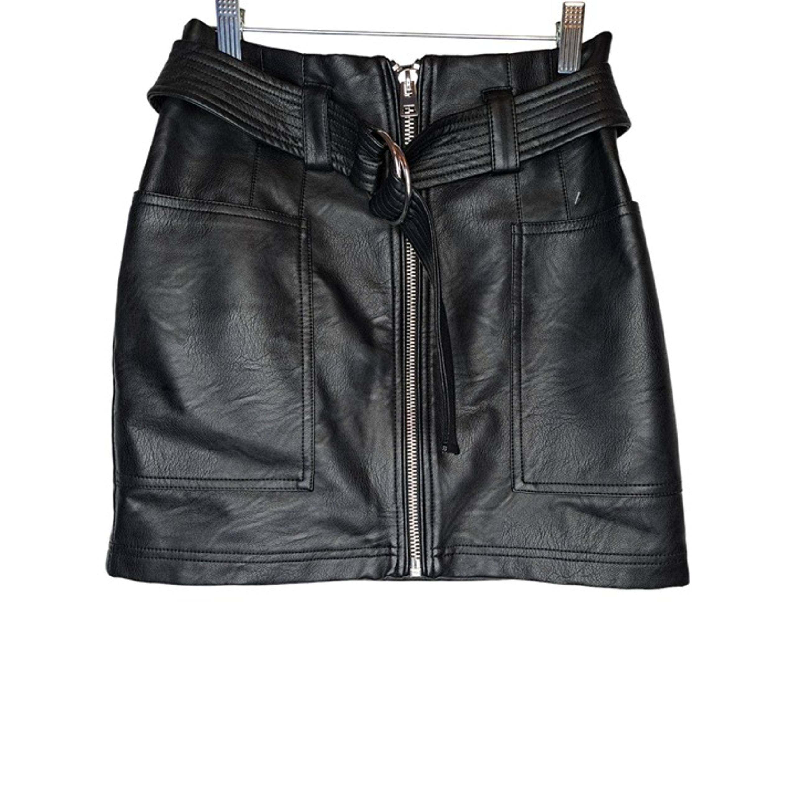 Topshop Vegan Faux Leather Mini Skirt Women's Size 4 Black Zipper Front/Pocket